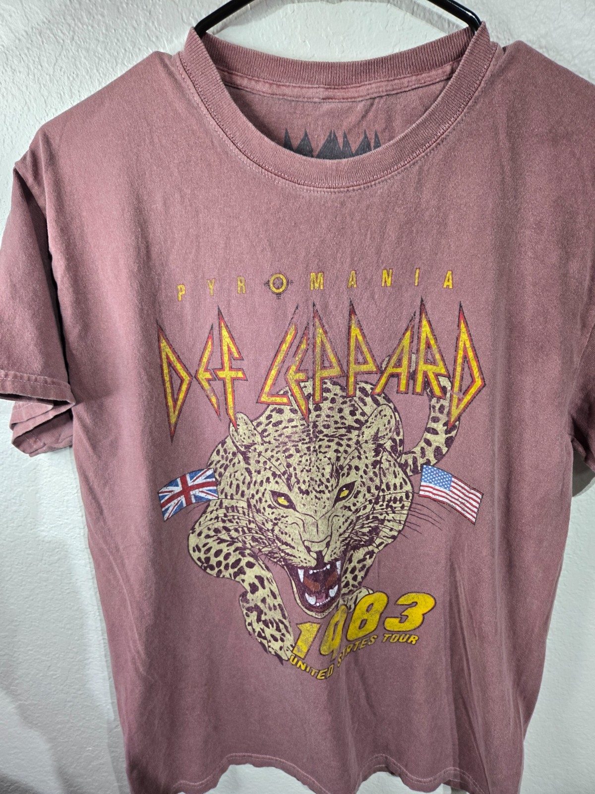 Def Leppard T-Shirt Mens Size Small Purple Retro Rock Band Pyromania Tour Tee