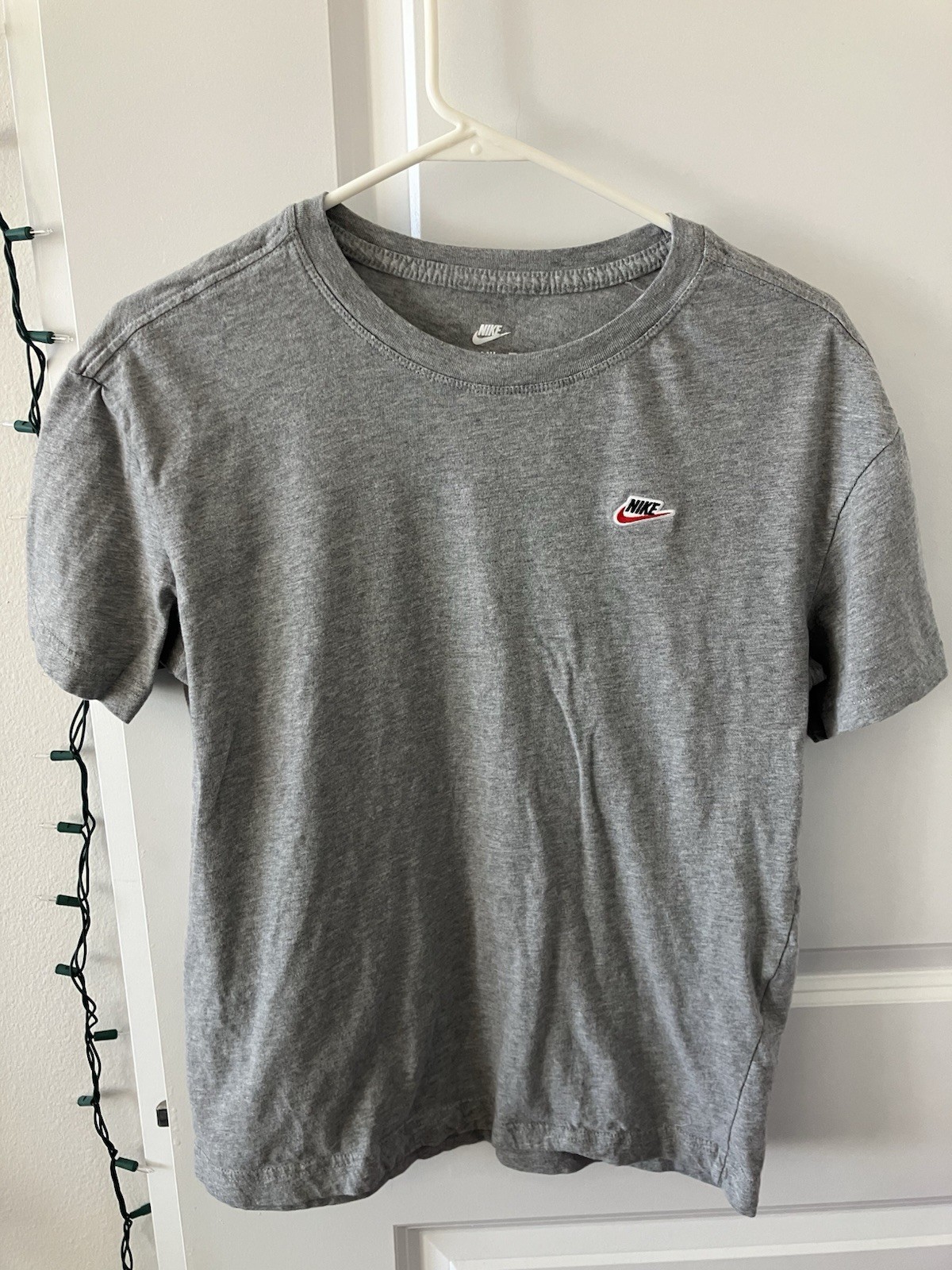 Nike Gray Tshirt Logo Patch Men’s XS Loose Fit (A07)