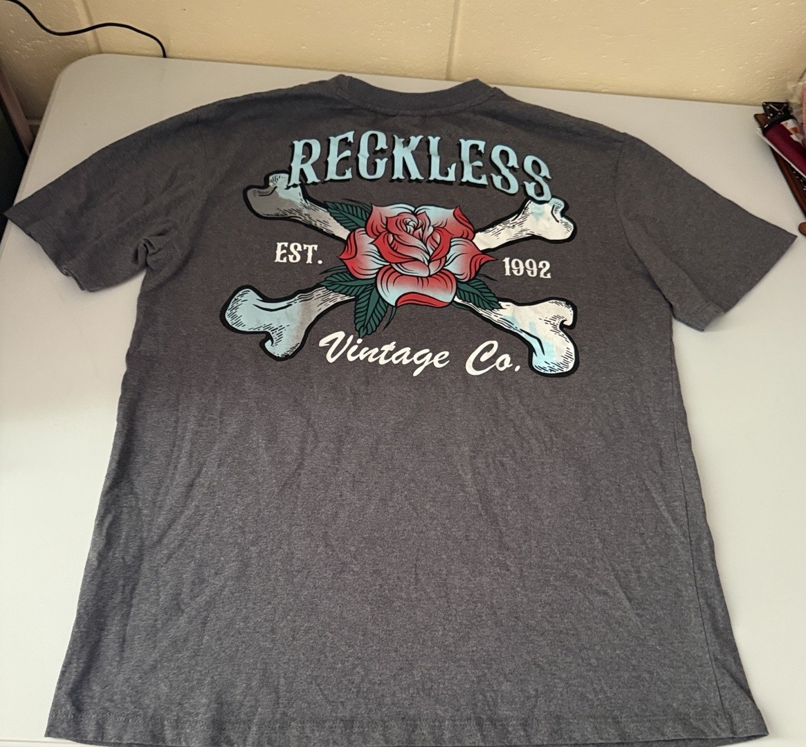 Recycled Threads Reckless Vintage Mens T-shirt Size Large L Gray Floral Skull