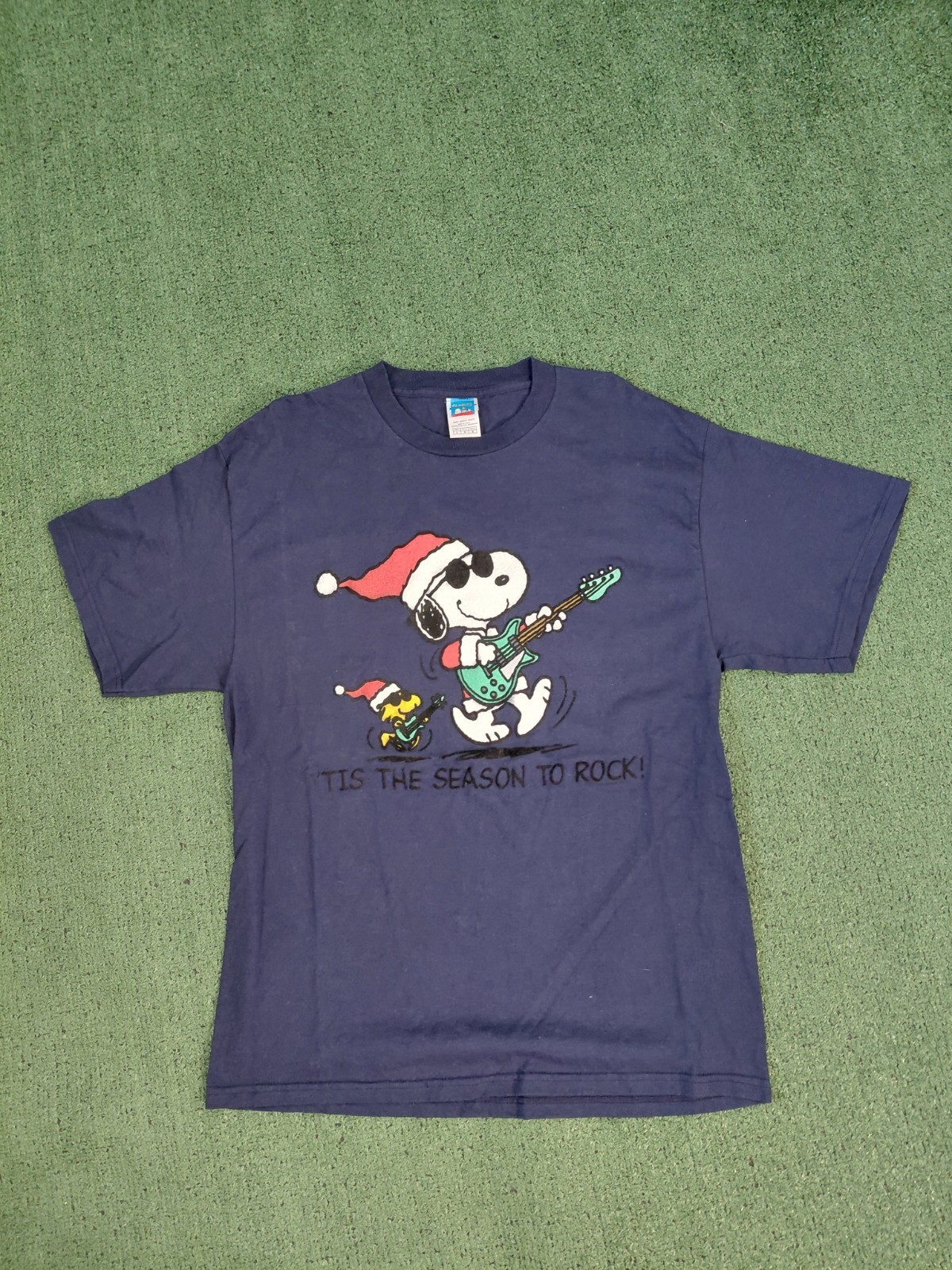 VINTAGE 90’s Peanuts Tis The Season To Rock! Snoopy T Shirt Size Large