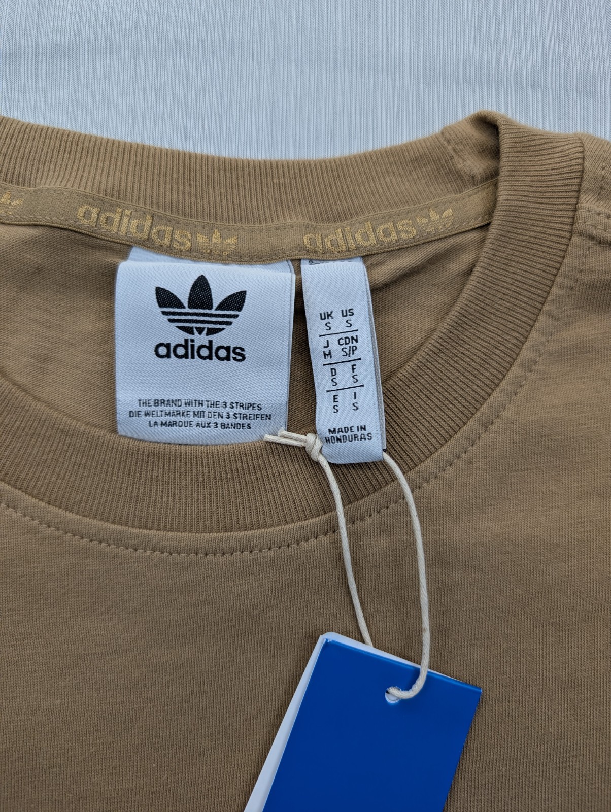 New Men’s Adidas Trefoil Essentials Tee Shirt Size Small Mens TShirt Tan Khaki