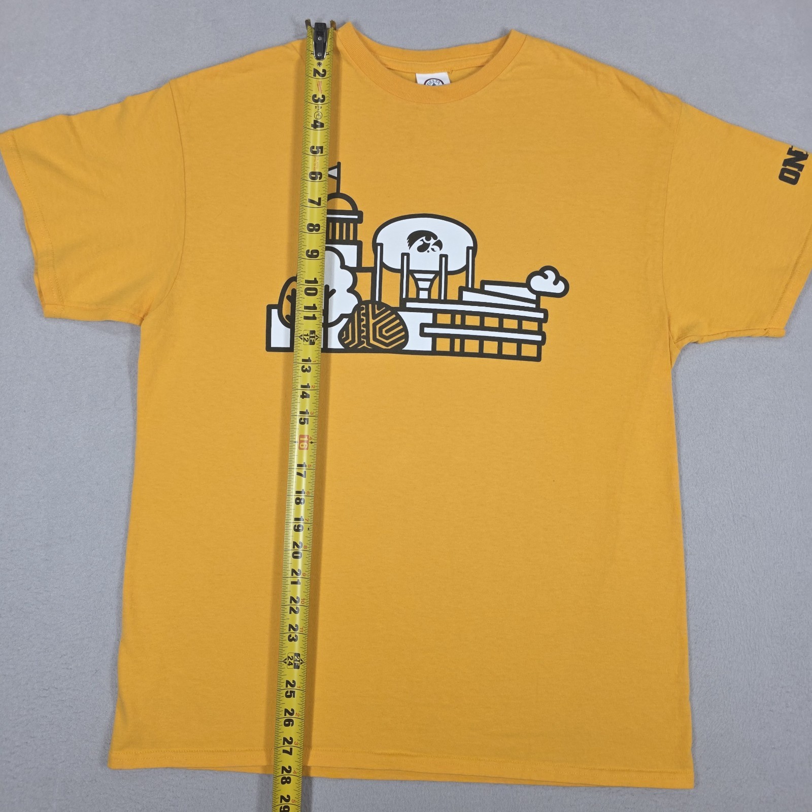 lowa Hawkeyes Landscape Shirt Men’s Large Yellow NCAA College Sports Logo City
