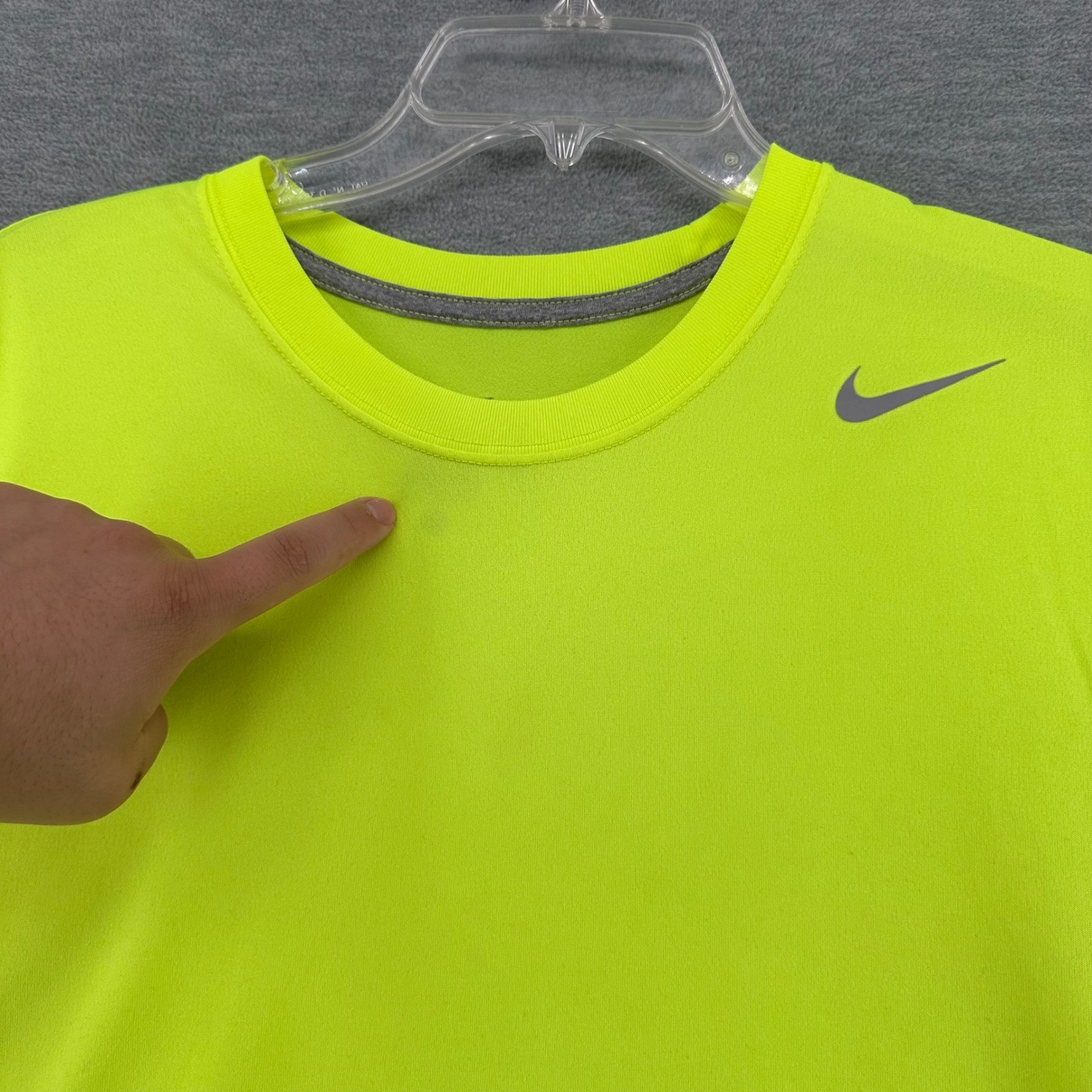 Nike Dri-Fit T-Shirt Mens Medium Neon Volt Short Sleeve Performance Athletic Tee