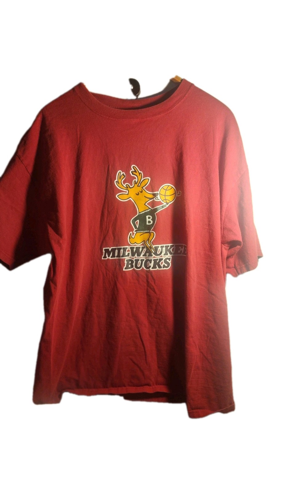 Vintage Milwaukee Bucks red and green basketball tee Size XXL no Tag