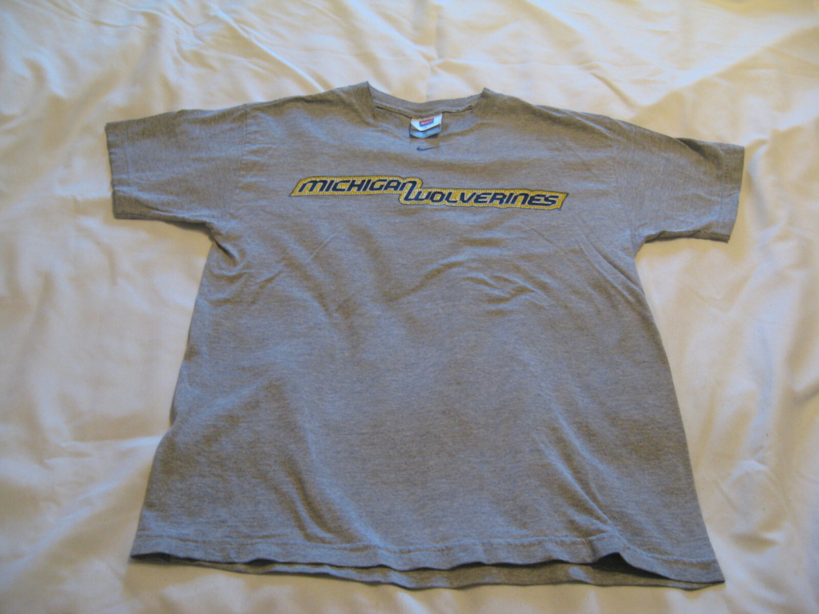 Nike Men’s Athletic Wear Michigan Wolverines Short Sleeve Gray T-Shirt size S