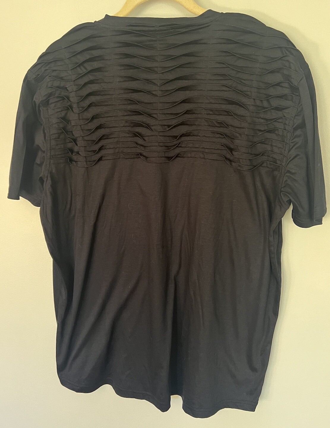 Men’s Quinn Luxe Pleated Black V-neck T-Shirt XL Cool Details Modern Minimalist