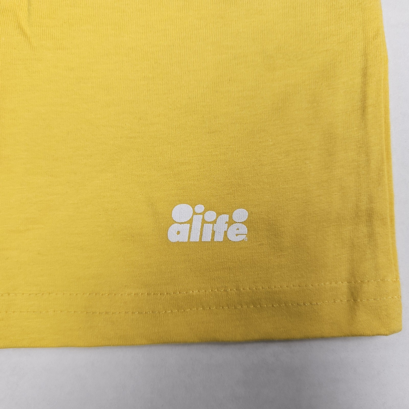 RARE ALIFE Rivington Club NYC Tee ‘Yellow Eyes’ T-Shirt ‘2017’ / Size Large