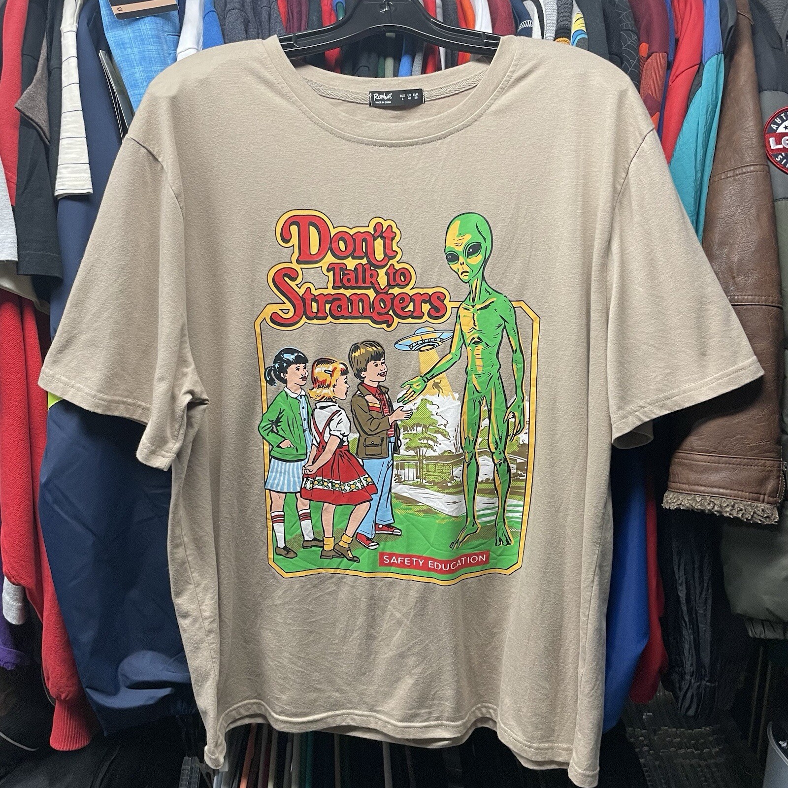 Dont Talk To Strangers Romwe Alien Adult Large Beige T Shirt Pre Owned