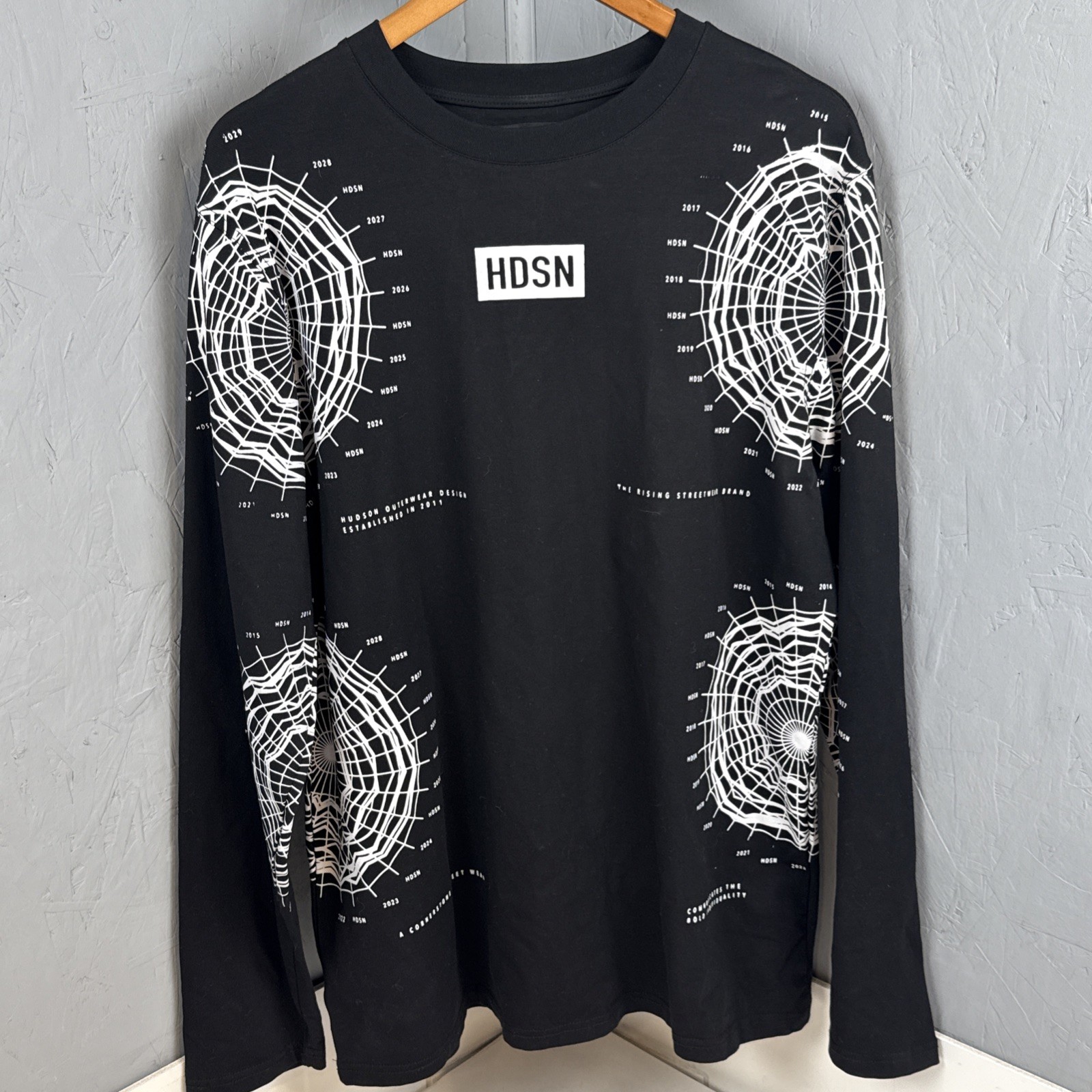 Hudson Outerwear Radar Graphic Print L/S T-Shirt Black Men’s Size XL Streetwear