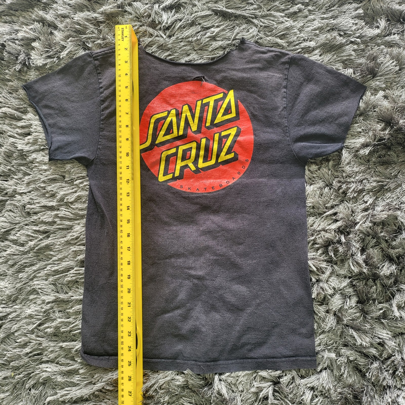 Santa Cruz Skateboards T-Shirt Mens Small Black Short Sleeve Pullover Logo Flaws