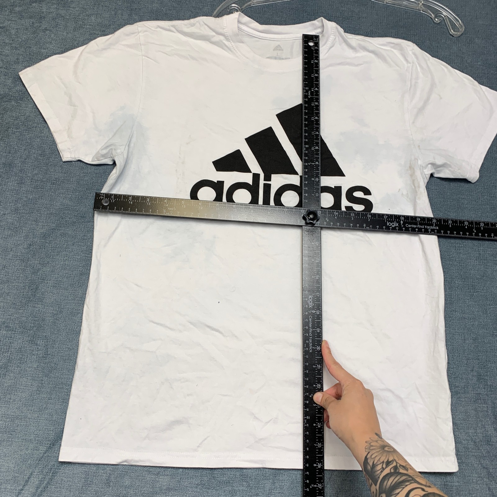Adidas T Shirt Mens Large White Logo Short Sleeve Outdoor Travel Pullover Tee