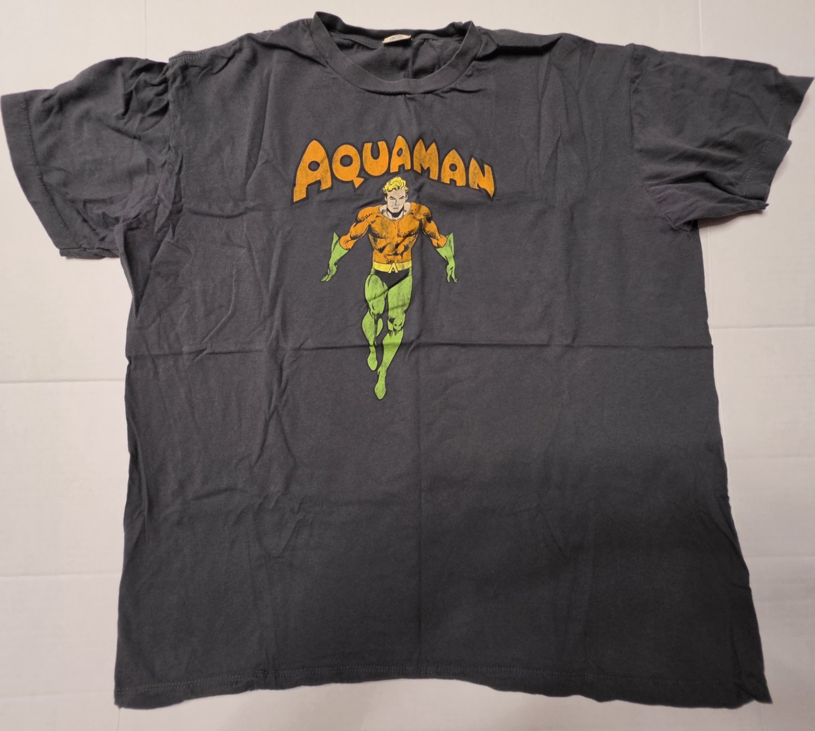 VTG 2006 Aquaman DC Comics Retro T-Shirt 2XL Distressed Gray Graphic