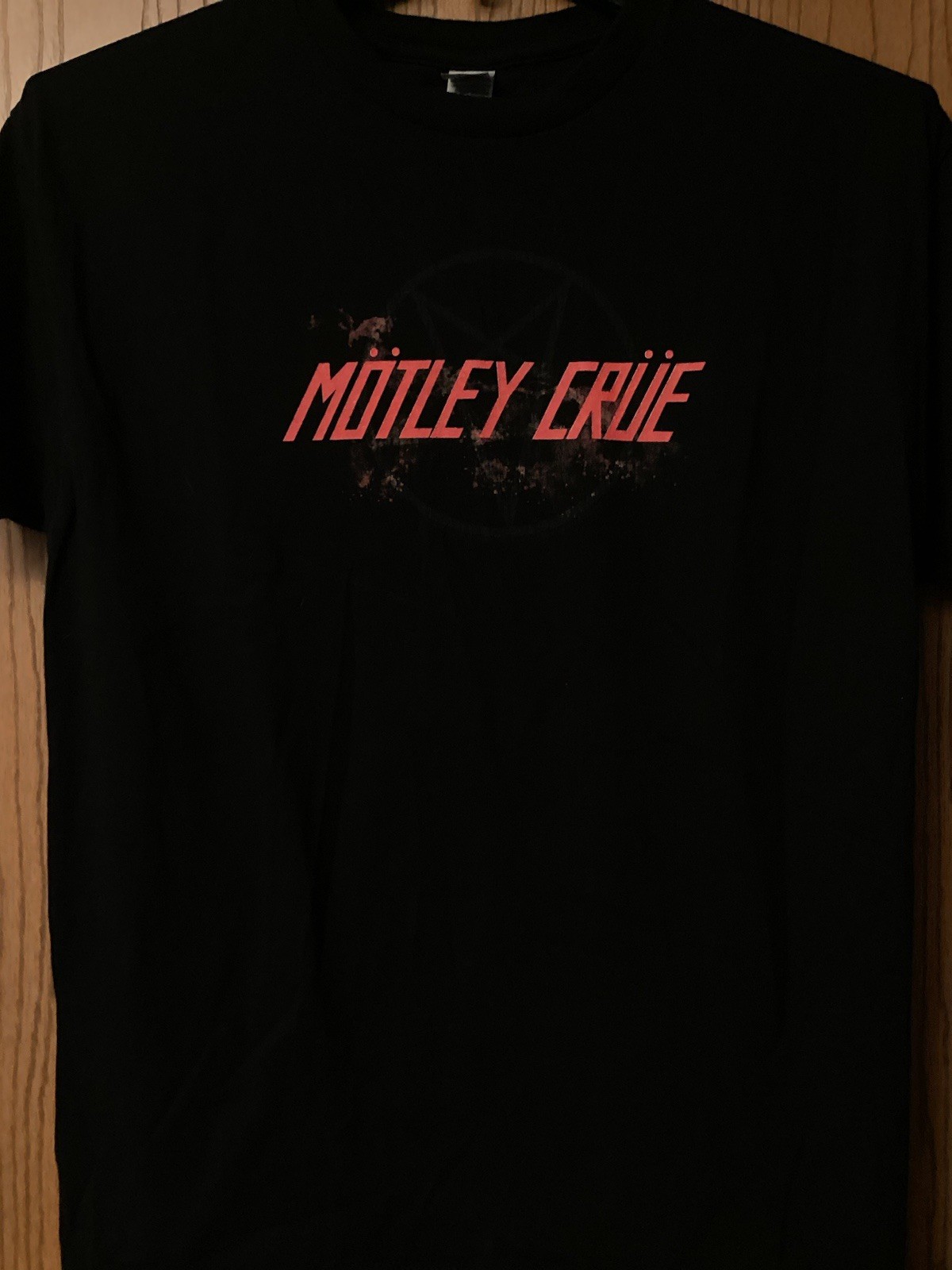 Motley Crue – Black Shirt Featuring Name Logo In Red Lettering – L