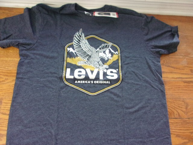 Levi’s Men’s Short Sleeve Crew Neck Graphic Logo T-Shirt