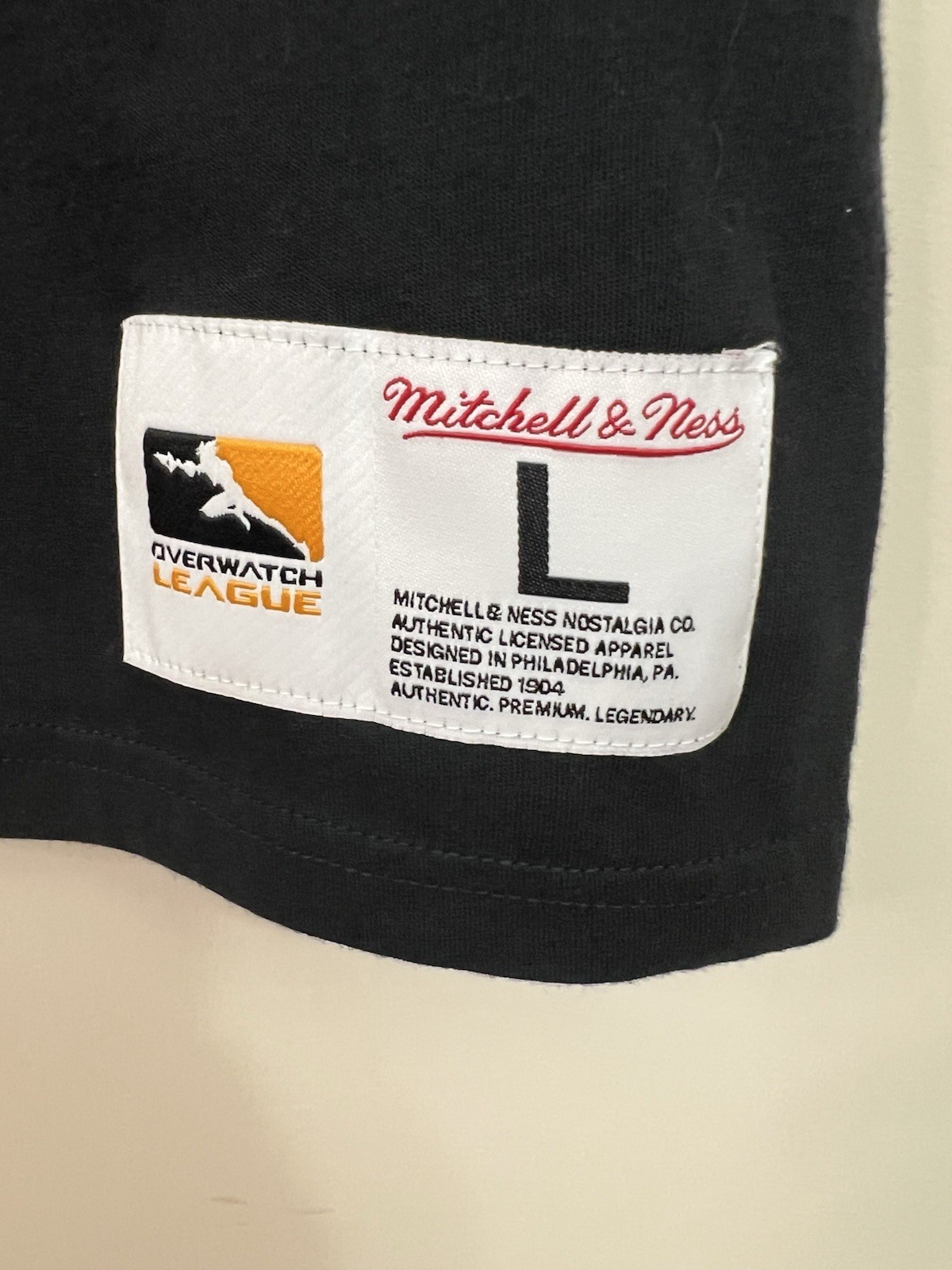 Mitchell & Ness Overwatch League Gladiators Colorblock Logo Men’s L T-Shirt