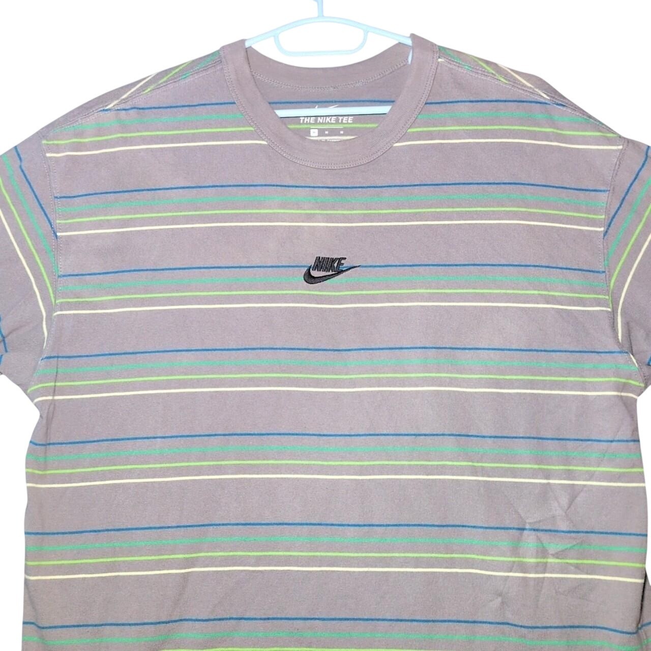 The Nike Tee Striped Men’s T-Shirt Size M Medium Embroidery Center Swoosh Logo