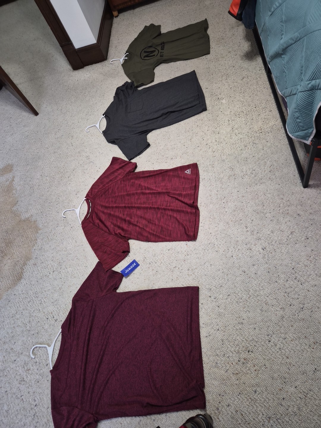 Men’s Lot Of 4 T – Shirts Size Large