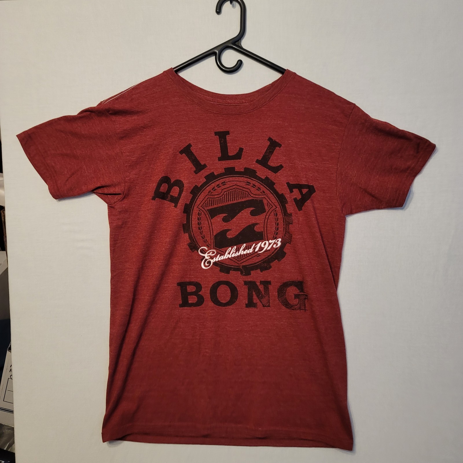 Billabong T-shirt M Wave Badge Logo Est 1973 Poly/Cotton/Rayon Brick Red V Good