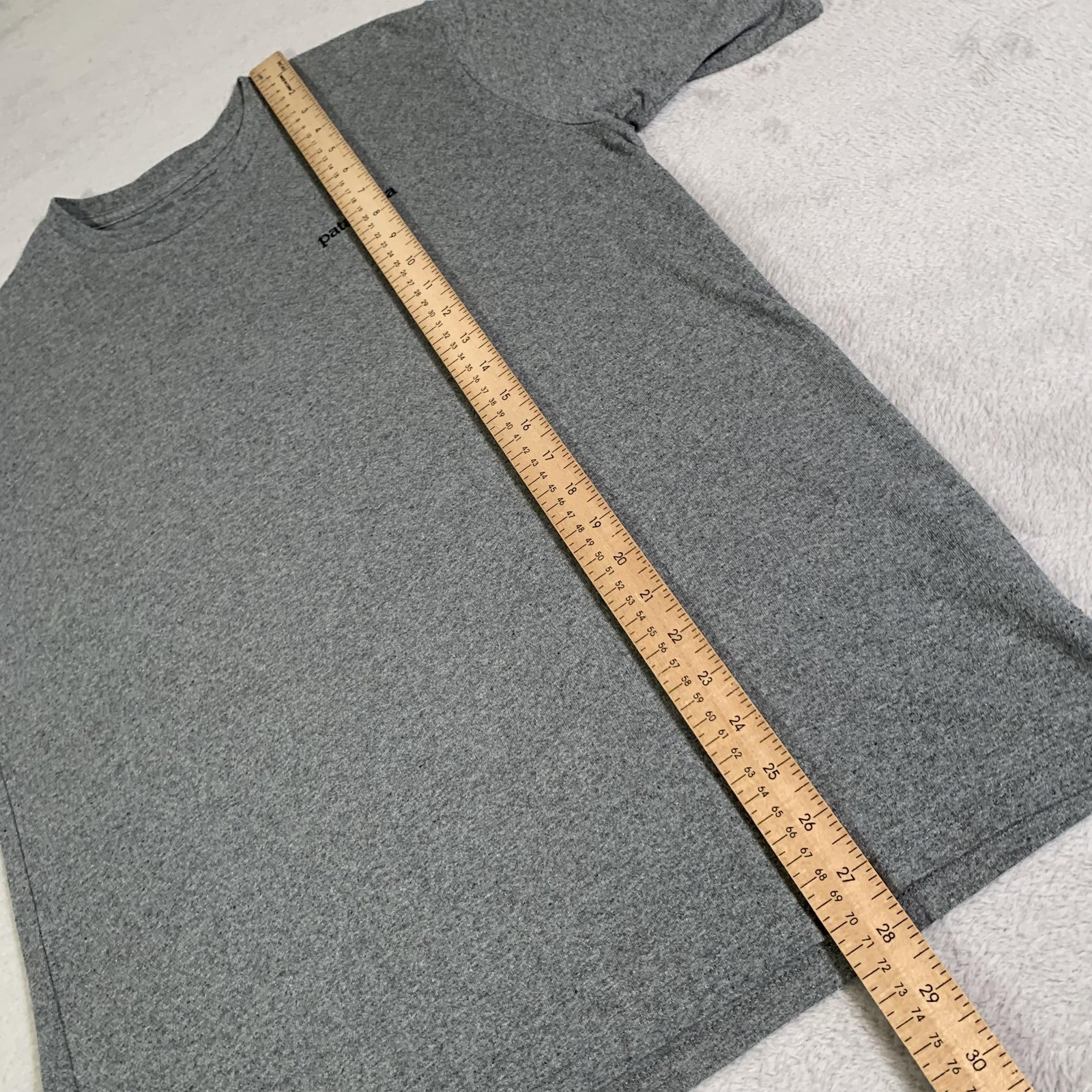 Patagonia Shirt Mens Medium Gray Responsibili-Tee P-6 Logo Mountain Short Sleeve