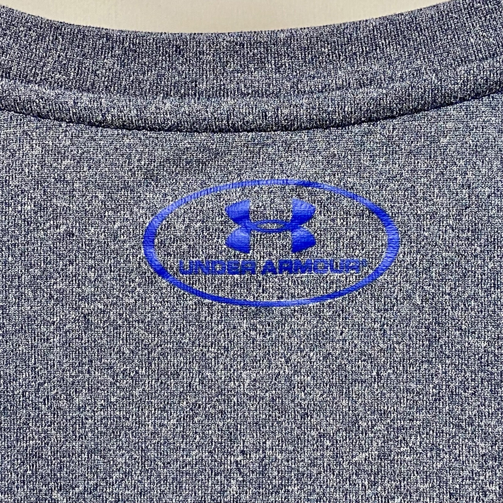 Under Armour Henley Men’s Medium Heather Blue Loose Fit Long Sleeve Coldgear EUC