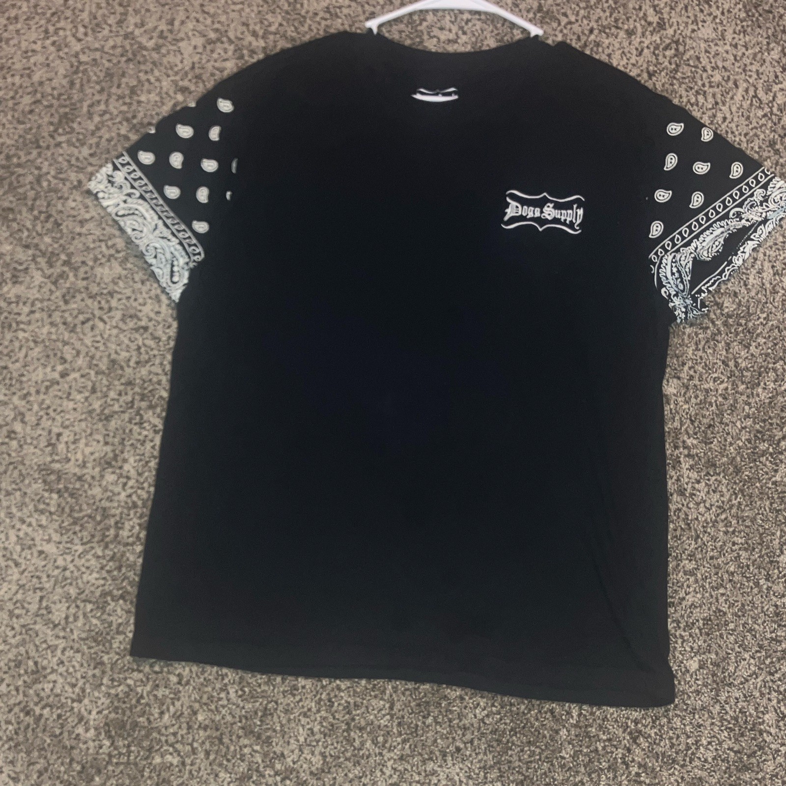 Dog Supply by Snoop Dogg Men’s Black Paisley Logo Crew Neck T-Shirt L/G