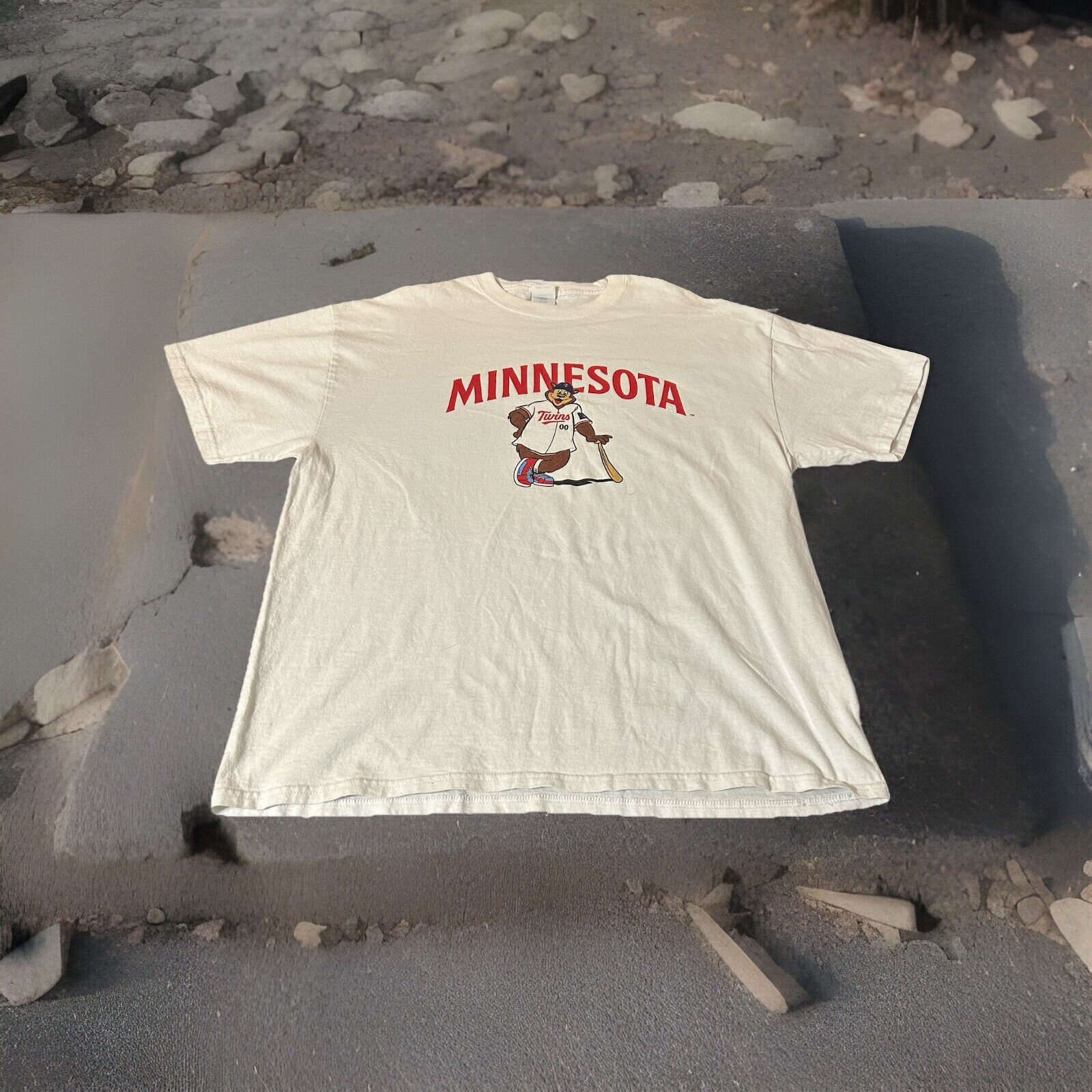 Minnesota Twins TC Bear Shirt Men XL White Short Sleeve Crew Neck Port & Company