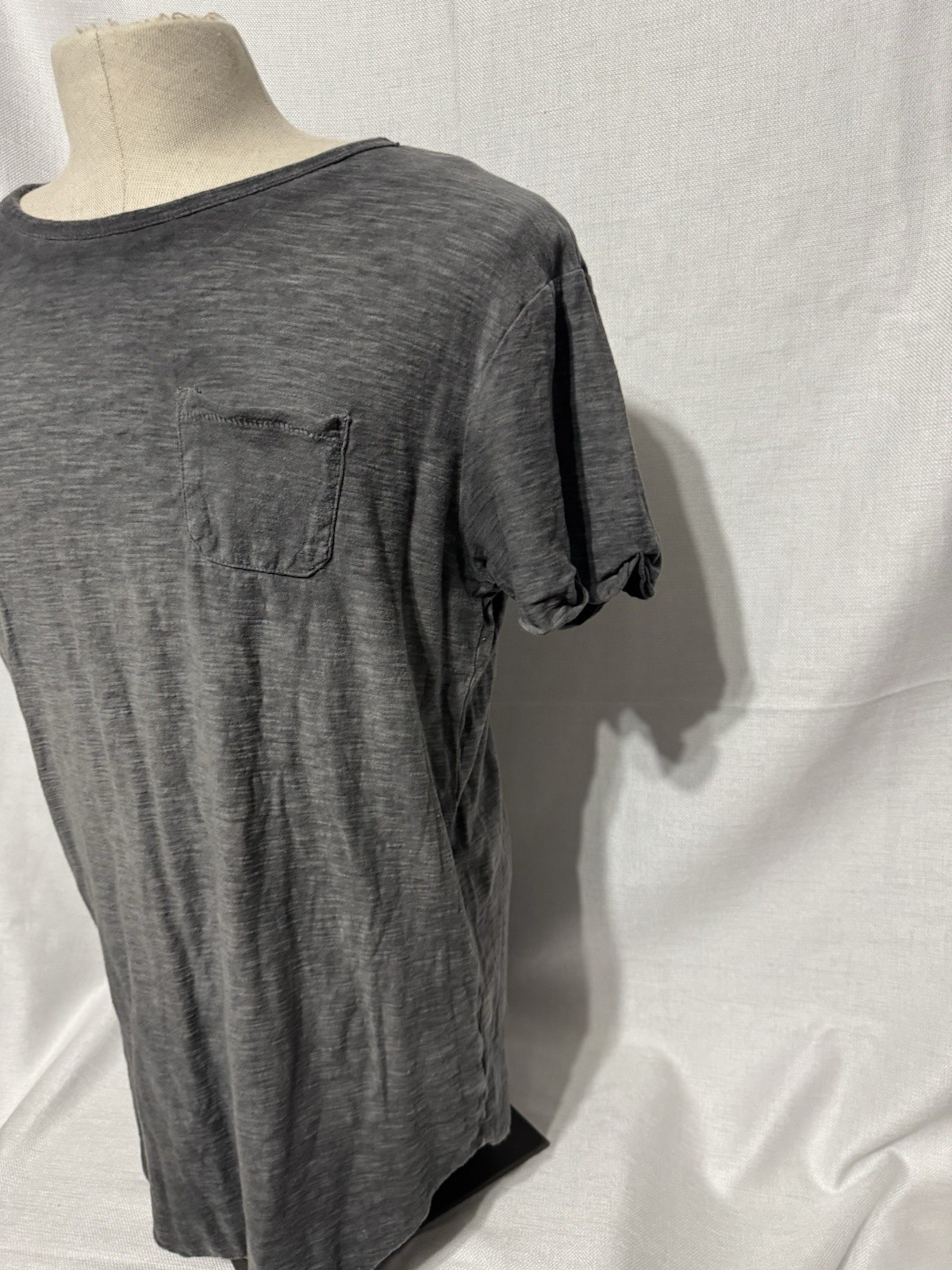 Carbon Tshirt Distressed Gray Longer Length Chest Pocket Men’s Medium