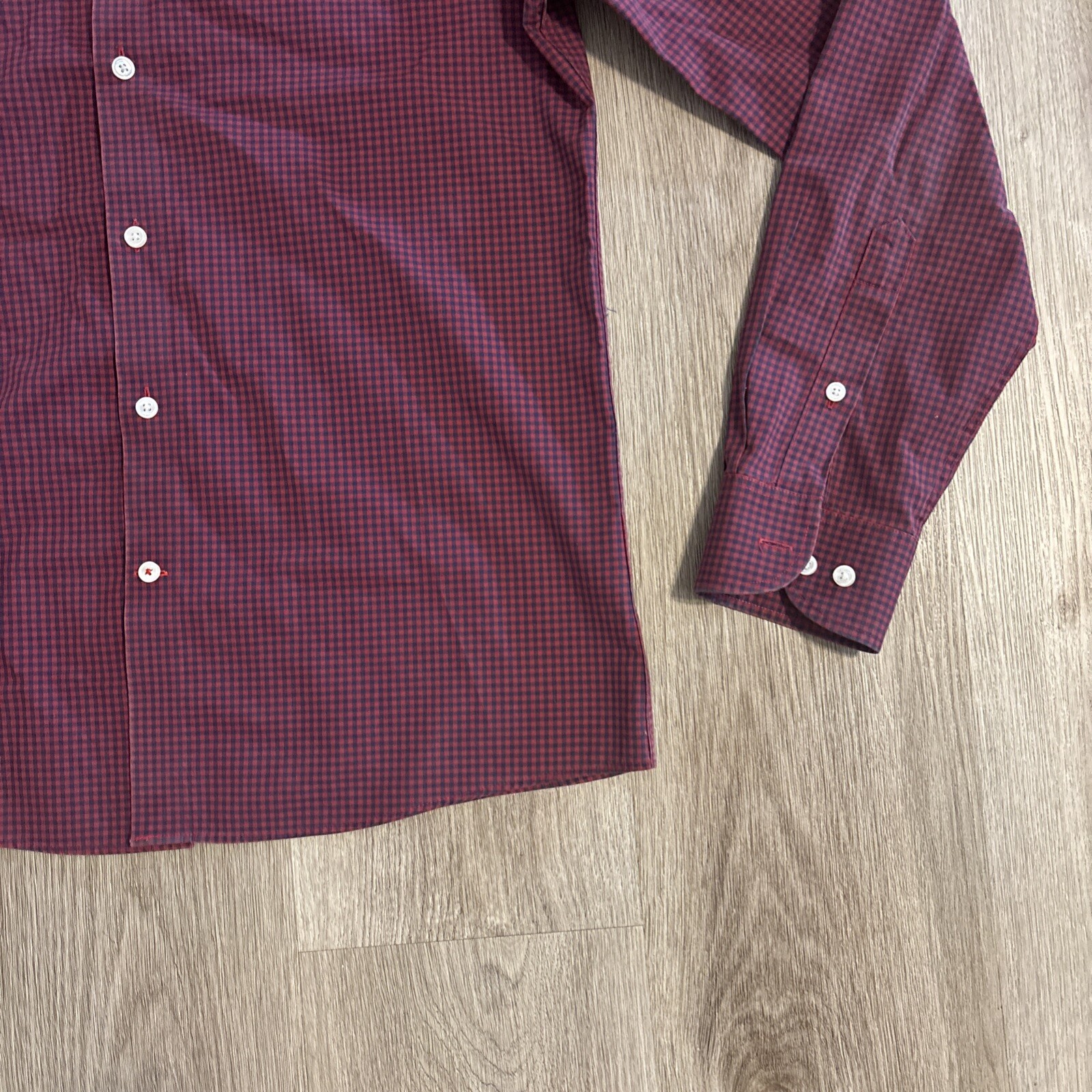 Tommy Hilfiger Slim Fit Non Iron Men’s Shirt Red Plaid Size Large Collared