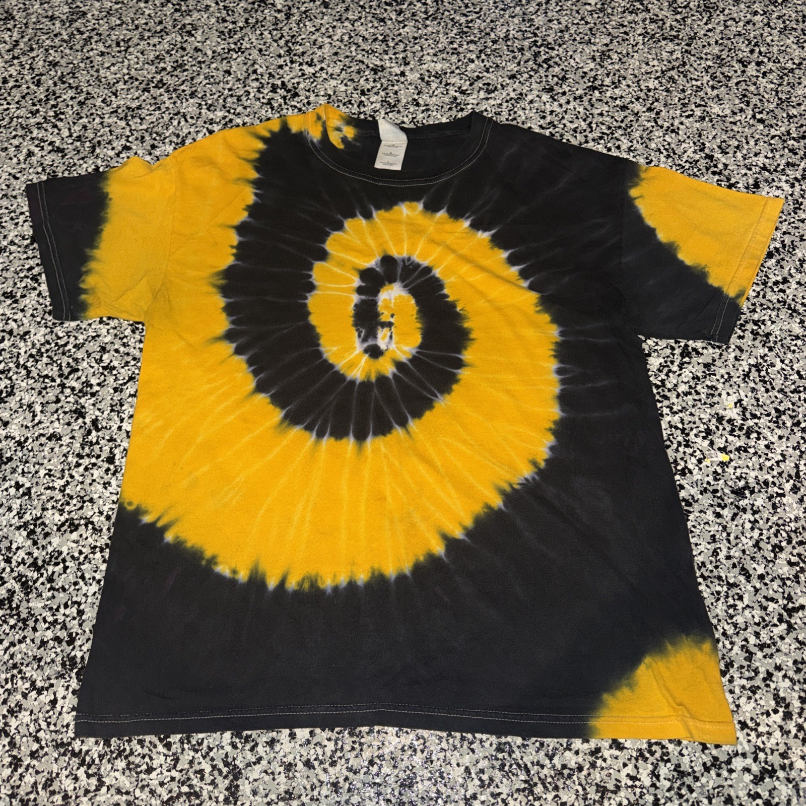 Spiral Tie Dye Shirt Large Gildan Heavy Cotton
