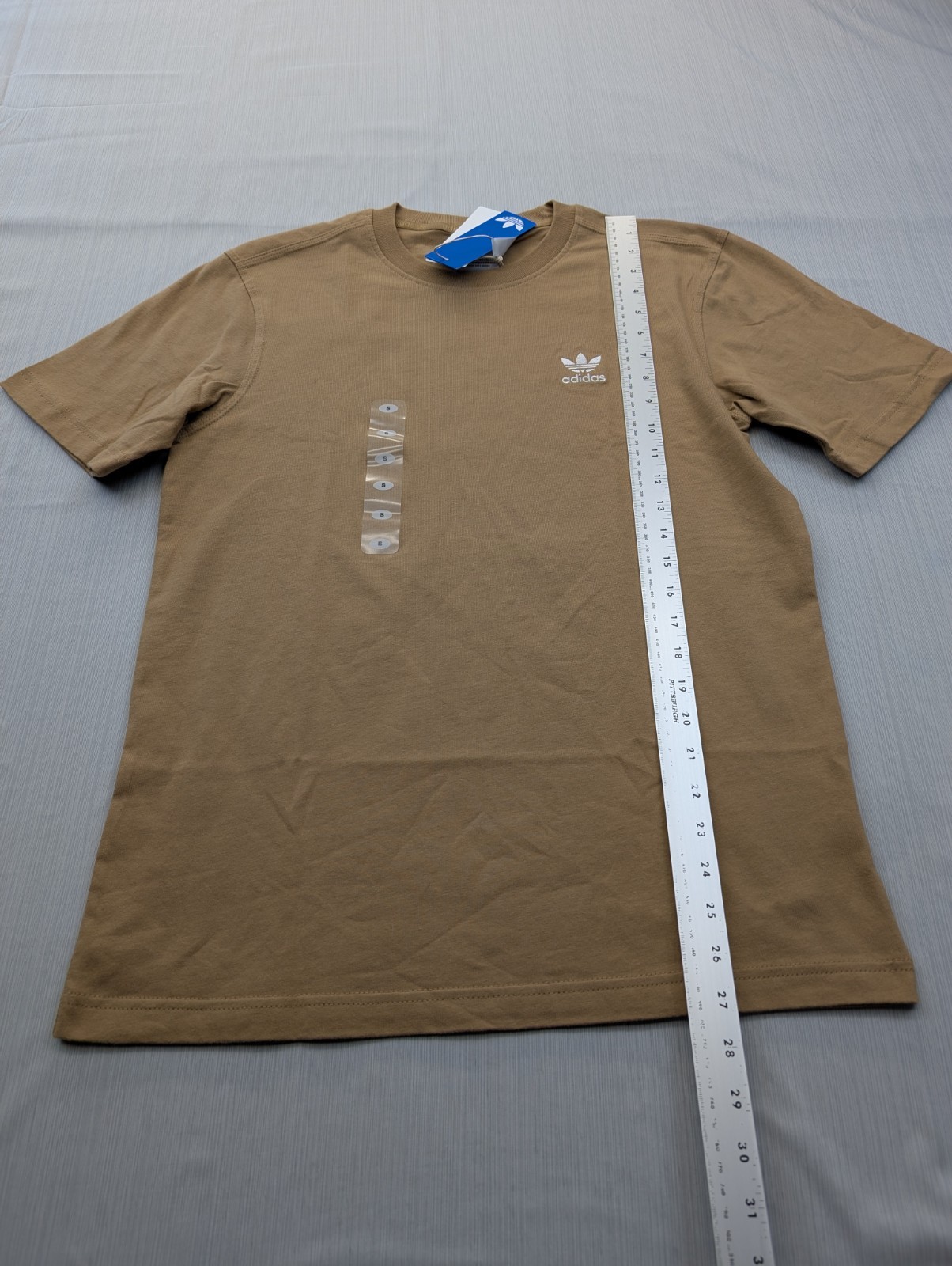 New Men’s Adidas Trefoil Essentials Tee Shirt Size Small Mens TShirt Tan Khaki
