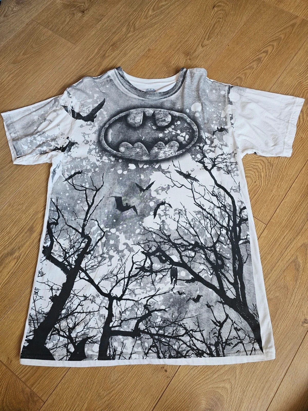 Batman Graphic T Shirt Mens XL White Black Distressed Logo Bats Tree Print DC
