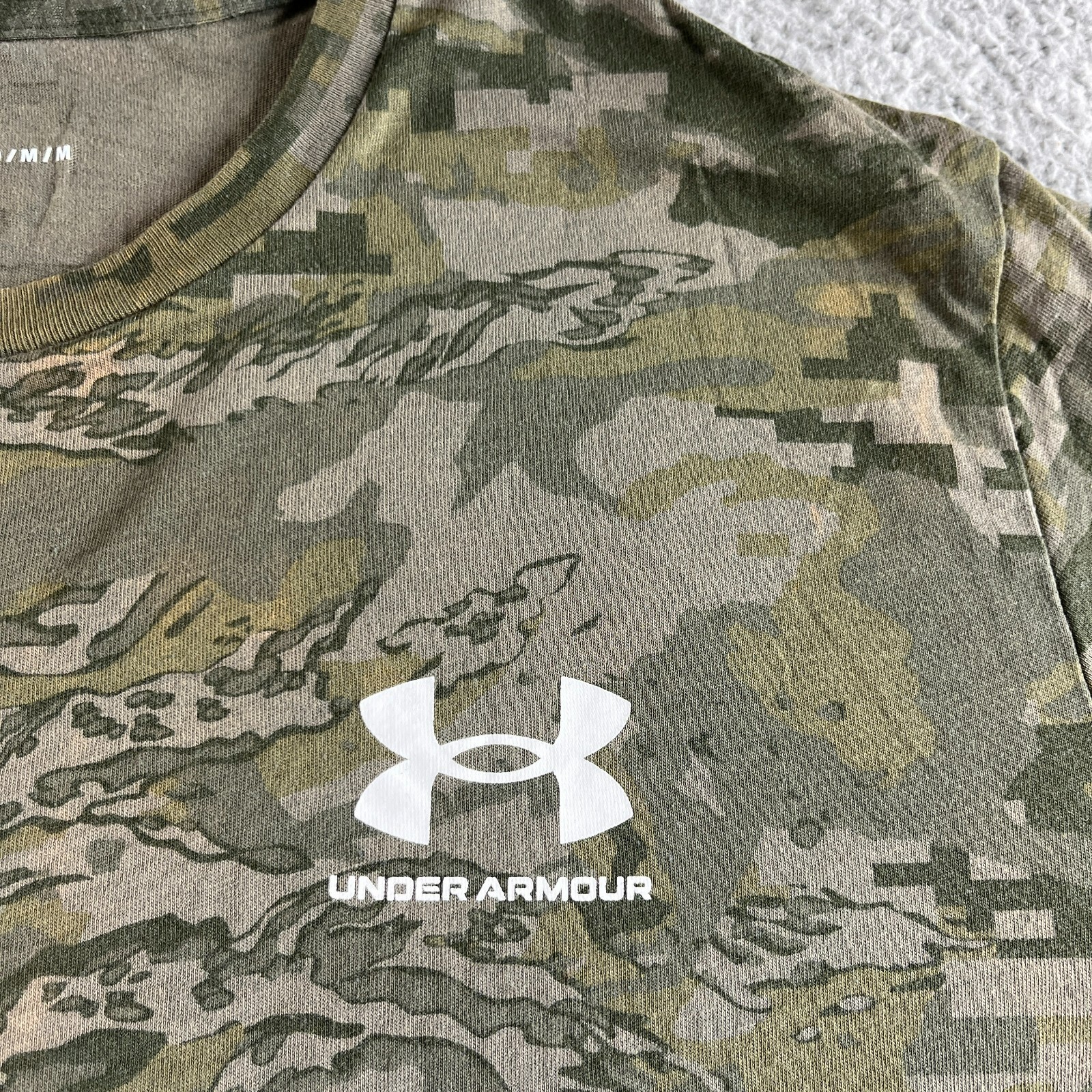 Under Armour T Shirt Mens Medium Green Camo Loose Casual Outdoor Military Army