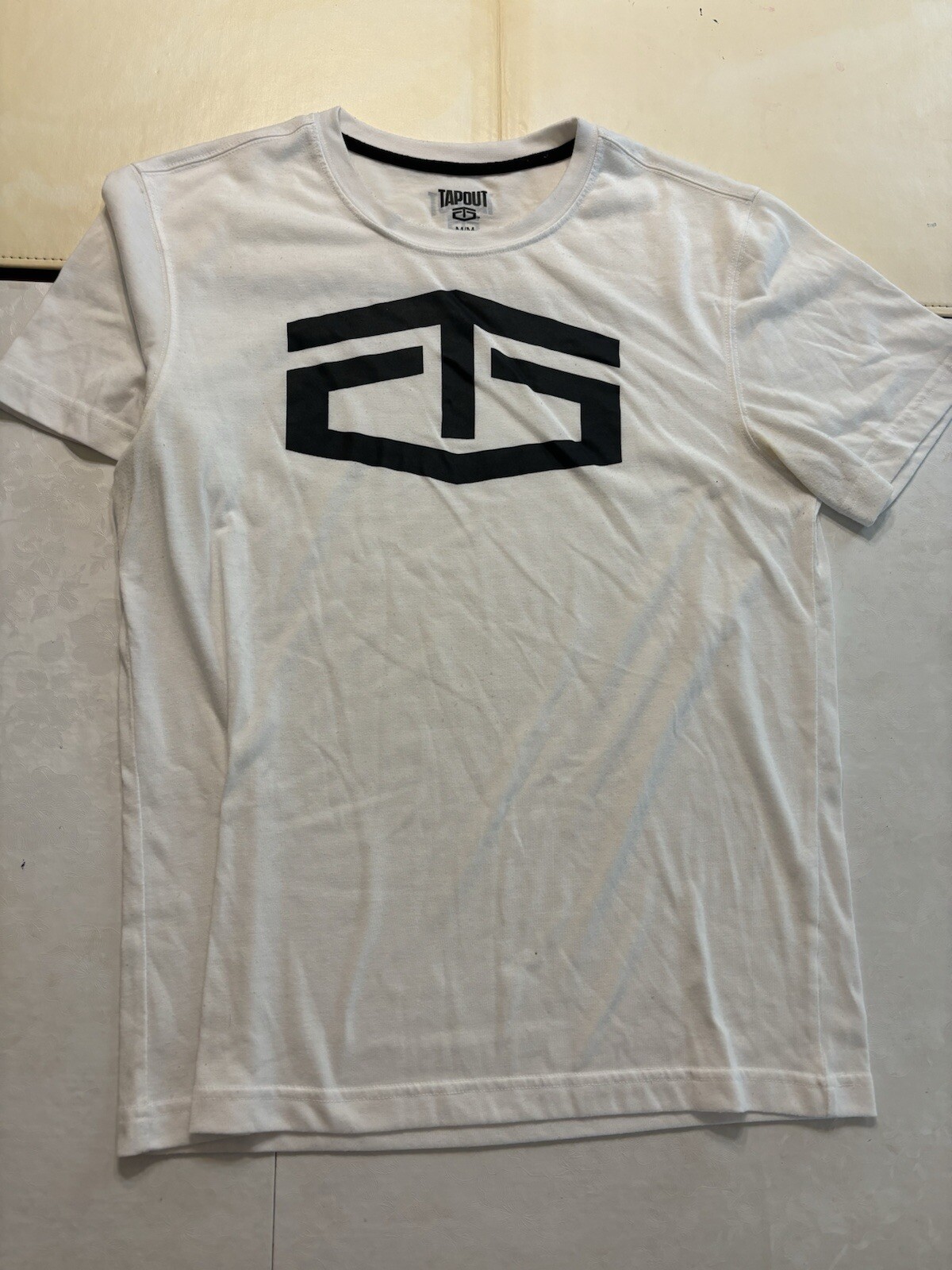 TAPOUT Mens Size M 100% Polyester T-Shirt Size Medium Crew Neck EUC