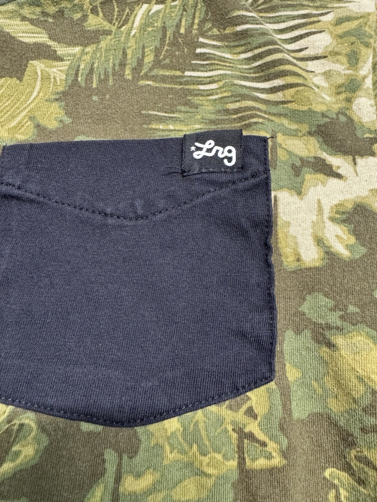 LRG Lifted Research Group LRG Camo Print T-Shirt Size M Front Pocket