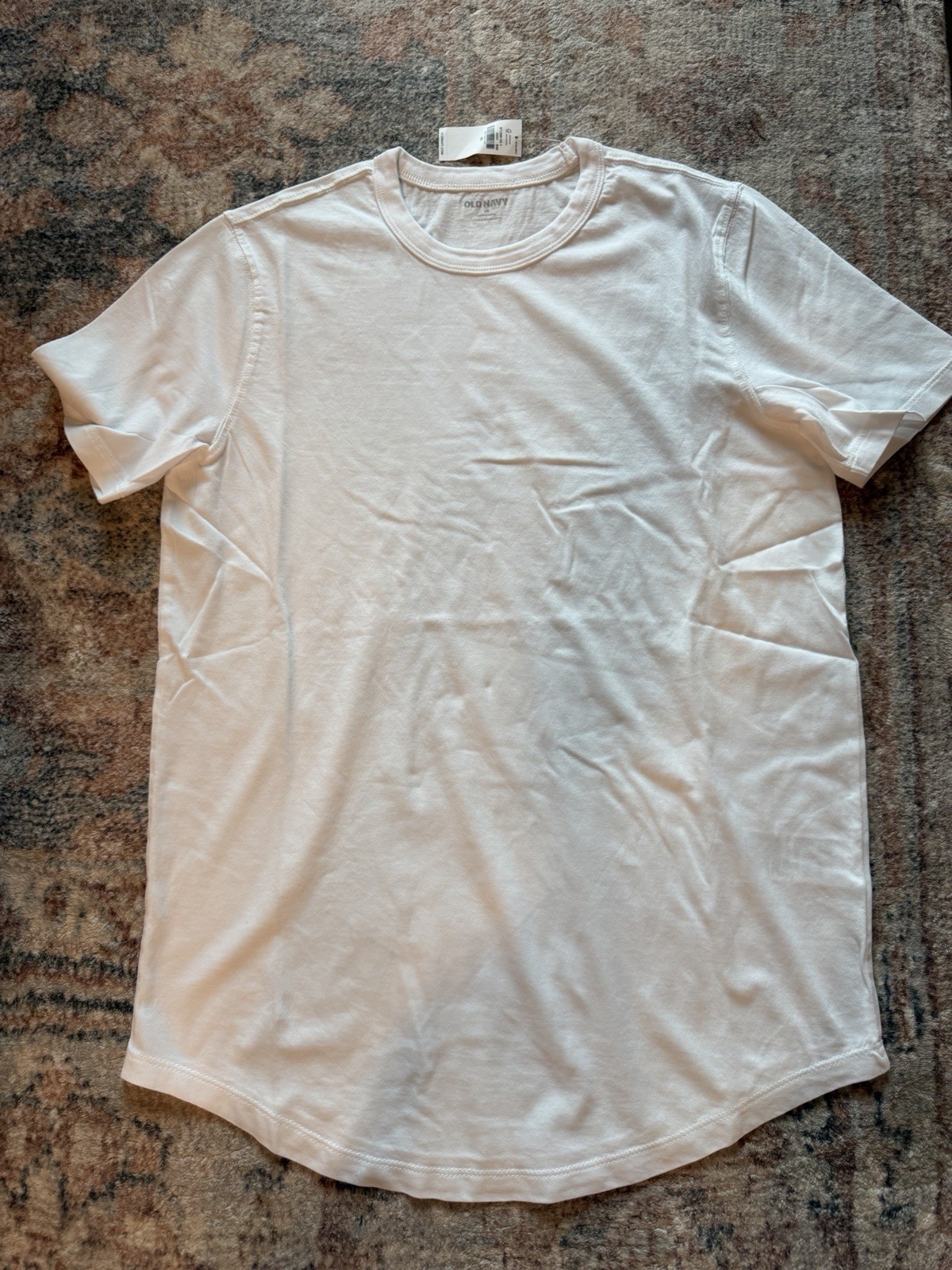 Old Navy Men’s Curved Hem White T Shirt – Brand New – XS Size