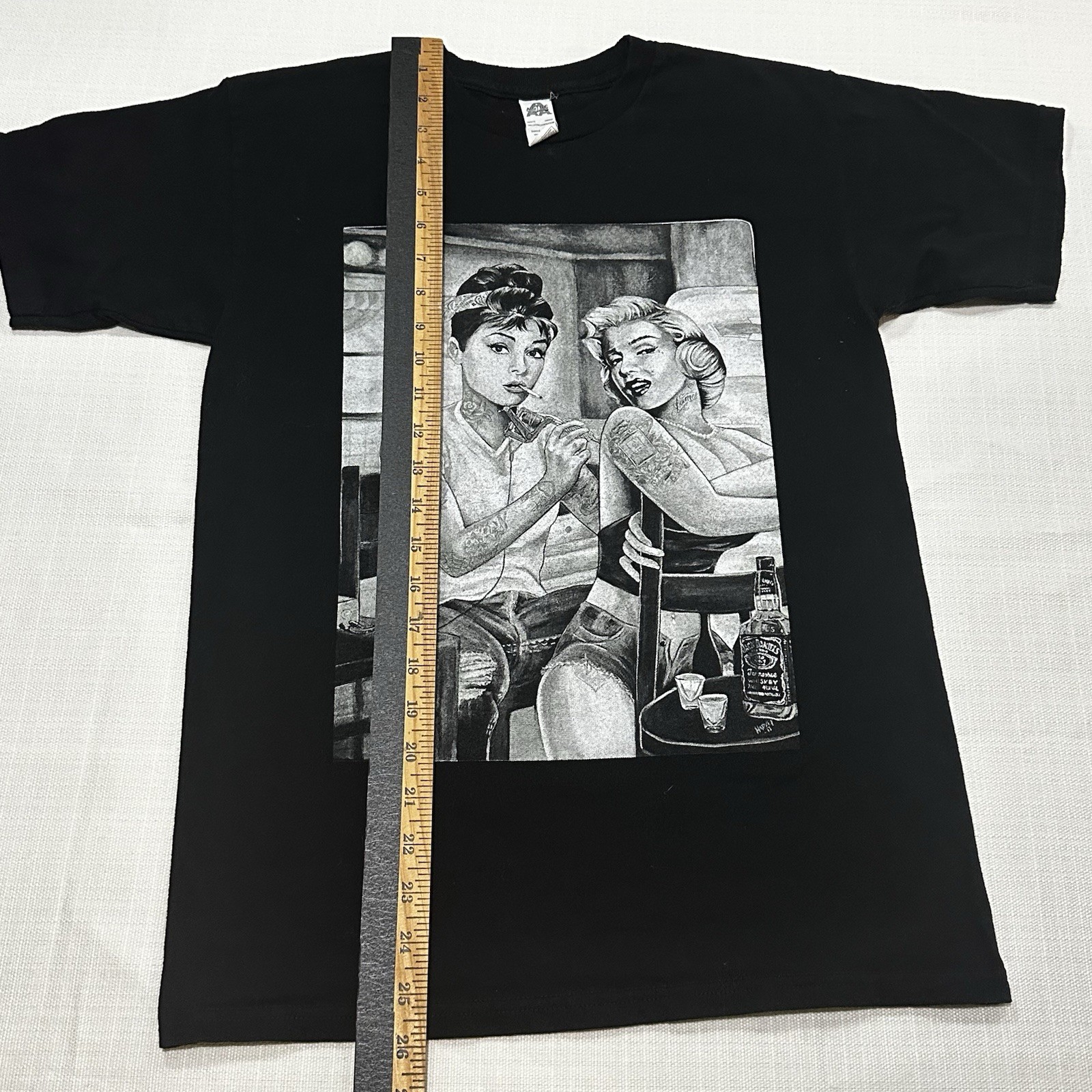 Audrey Hepburn tatting Marilyn Monroe Graphic T-shirt