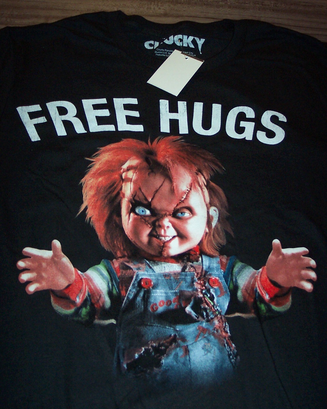 CHILD’S PLAY CHUCKY FREE HUGS T-Shirt Horror MENS LARGE NEW w/ TAG