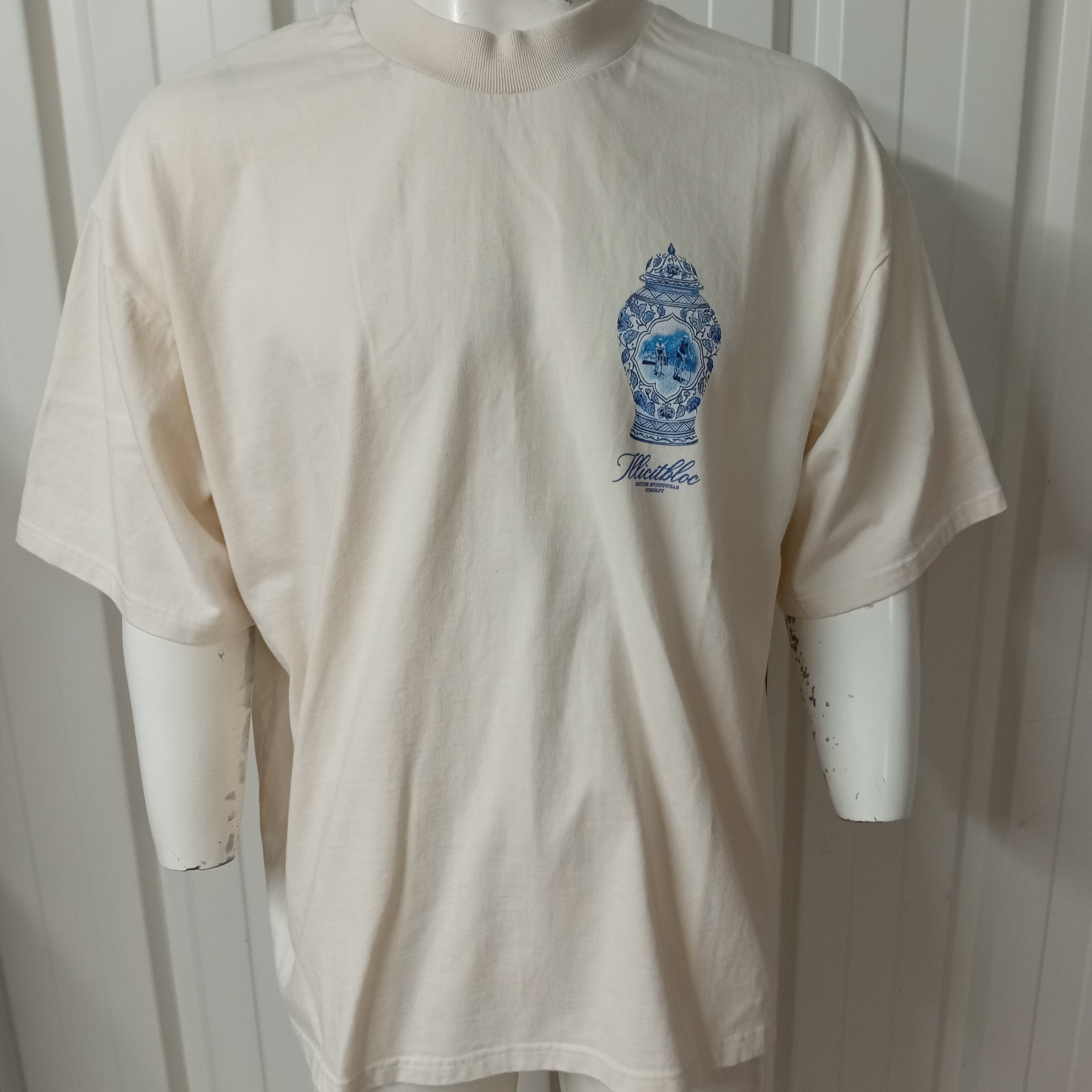 Illicit Bloc China Vase T-Shirt Ecru White Large 300GSM 100% Cotton (L) Sample