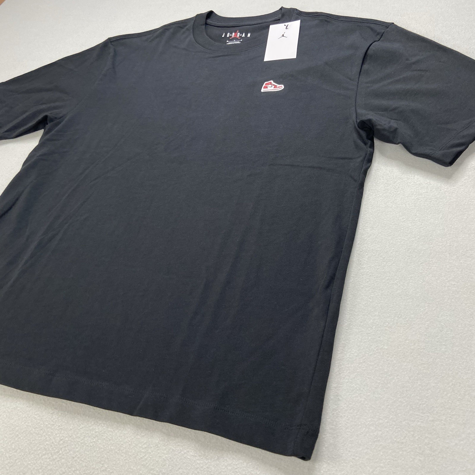 HJ2326-010 Nike Air Jordan Men’s AJ1 High Chicago Sneaker Patch T-Shirt Size M
