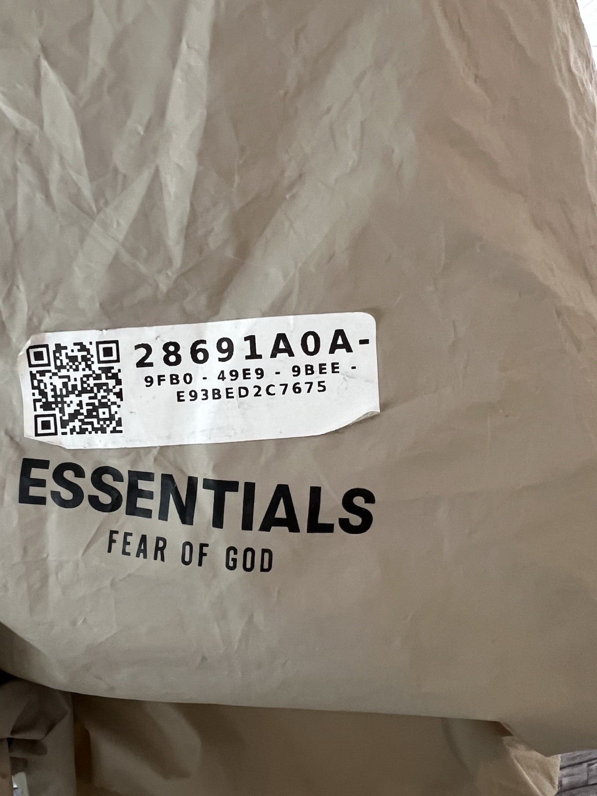 MENS FEAR OF GOD ESSENTIALS TEE CREAM MED SIZE