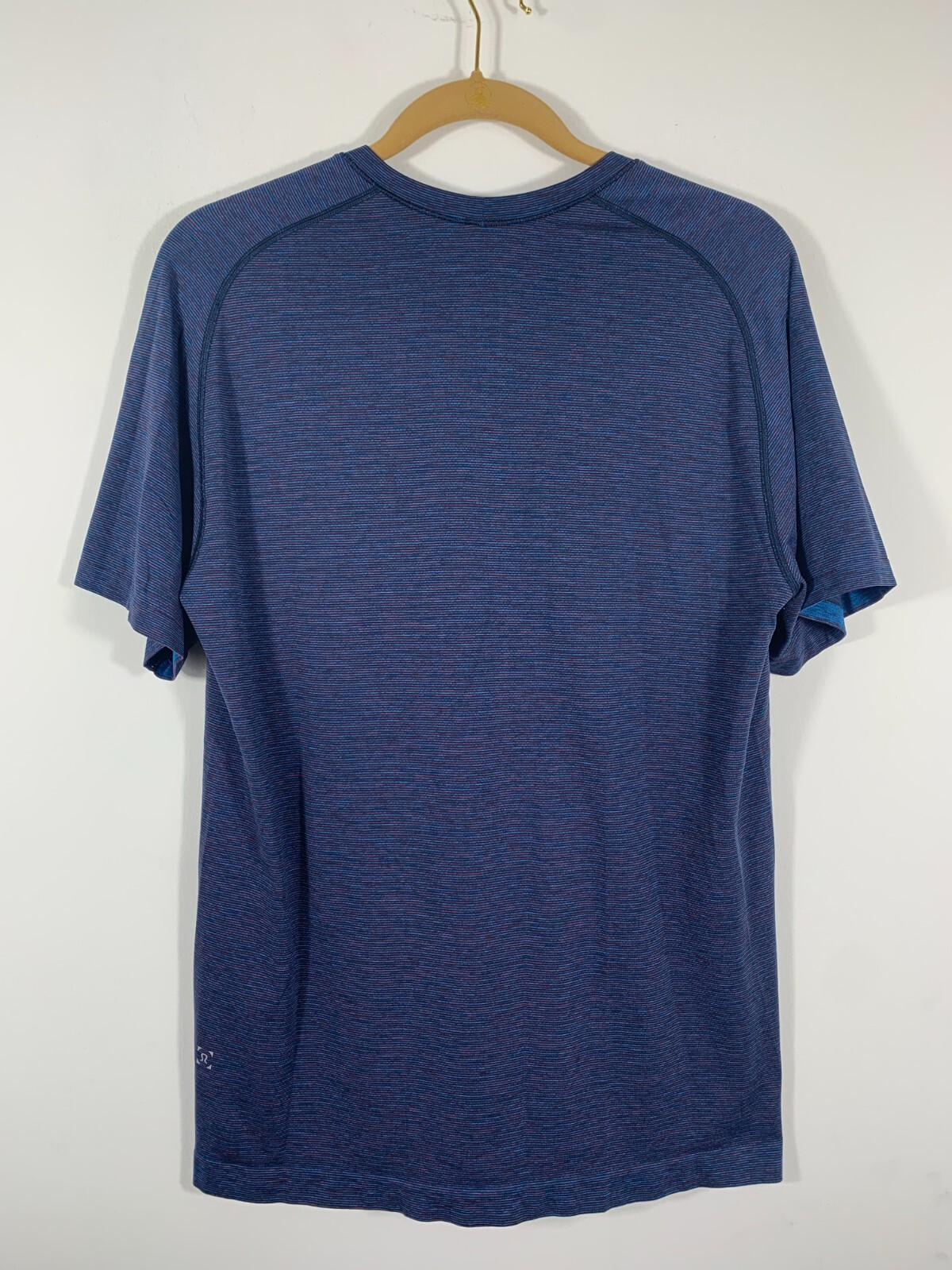 Lululemon Mens Metal Vent Stretch Athletic SS Shirt Blue/Red Microstripe Size L