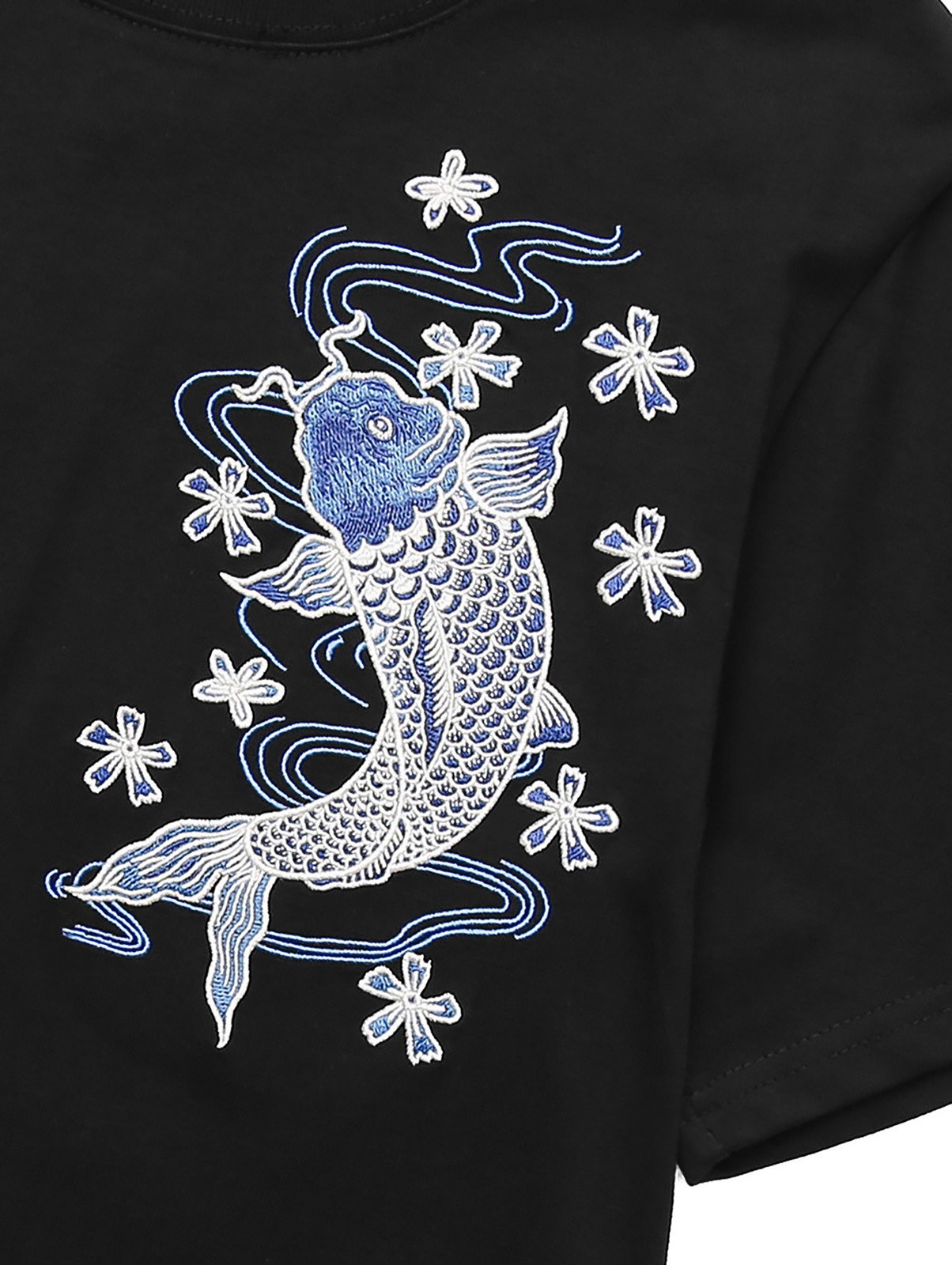 Niepce Japanese Streetwear Embroidery T-shirt Blue Koi Graphic Tee for Men