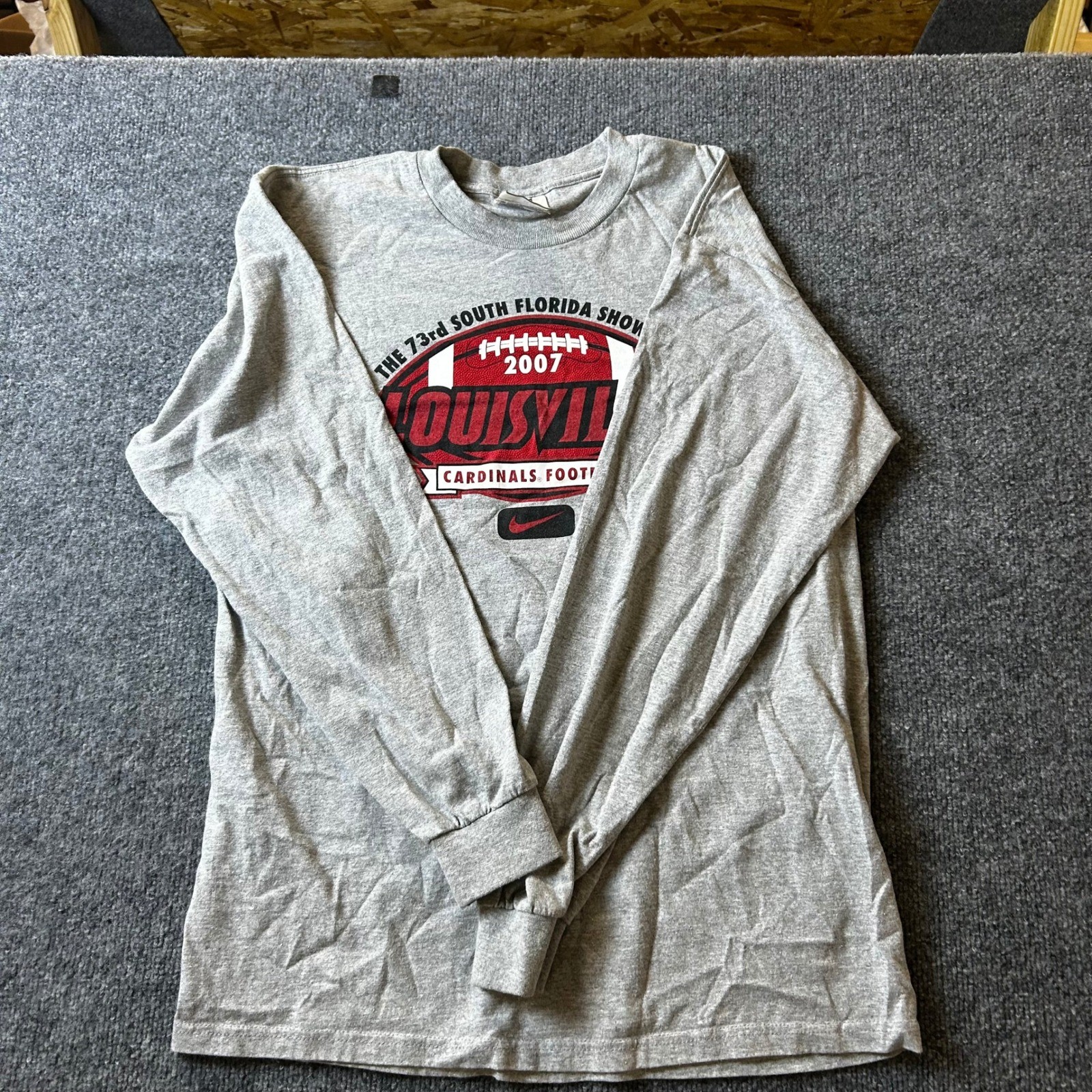 Nike T-Shirt Mens Size M Grey Louisville Cardinals 2007 South Florida Showdown