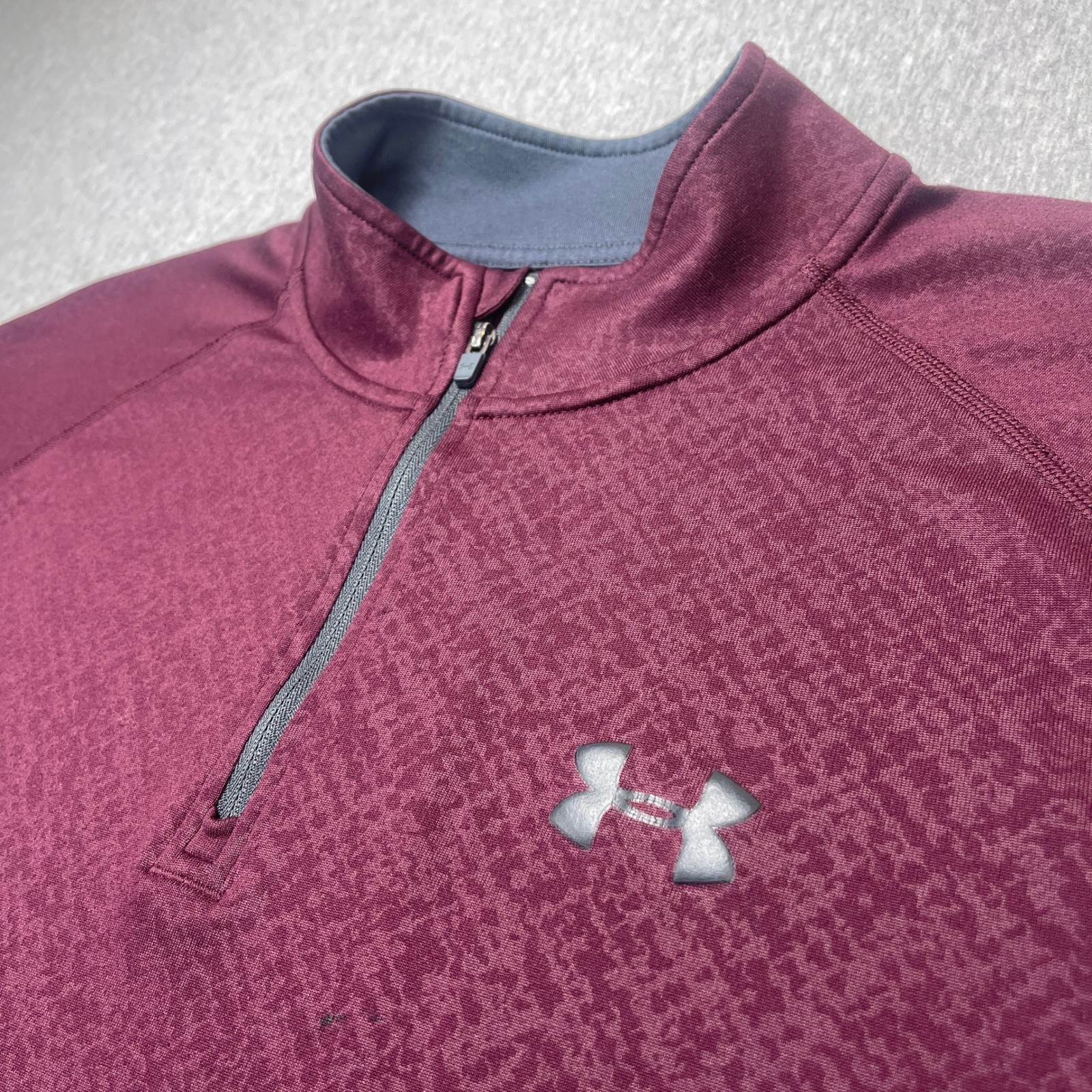 Under Armour Pullover Mens Medium HeatGear 1/4 Zip Maroon Graphic EUC