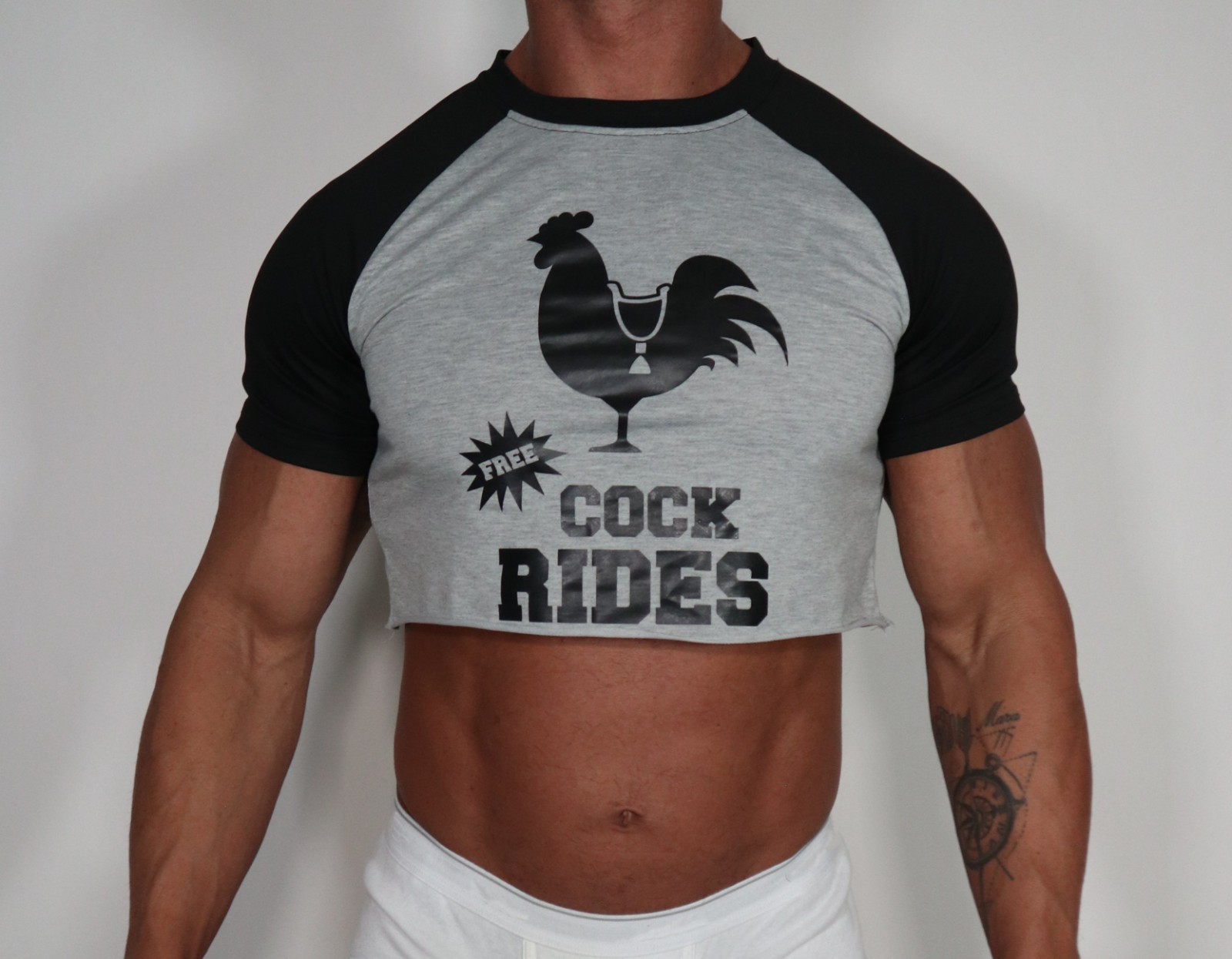 2 MEN’S FUN CROPPED SHIRTS BOTH SIZE S