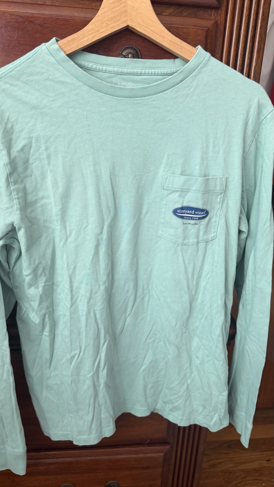 Vineyard Vines XS Green Long Sleeve Pocket Crew Neck Bermuda Logo Graphic Tee