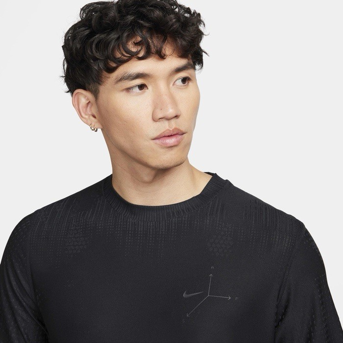 Size L- Nike Men’s APS Dri-FIT ADV Short-Sleeve Versatile Top, Black.