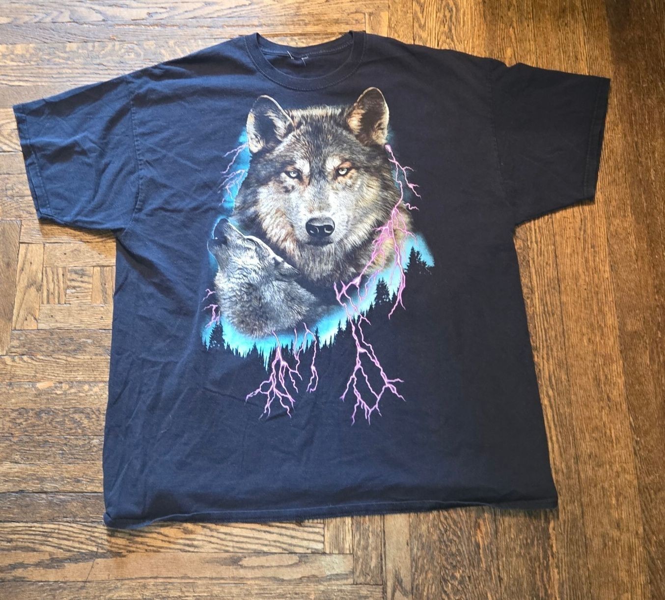 Vintage Wolf Lightning Tee Men’s XL black Pink howling nature tshirt
