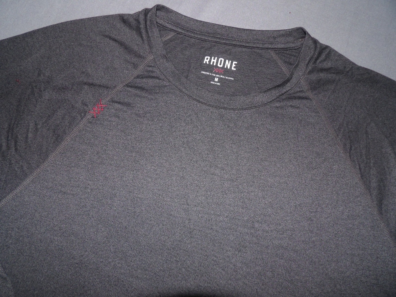 RHONE Long Sleeved Gray Light Weight Stretch Athletic T-Shirt Men’s Medium