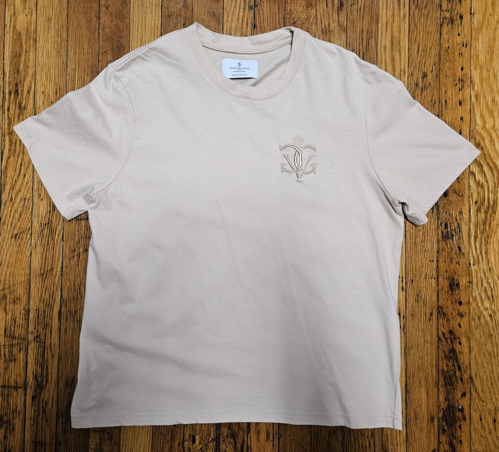 Four Seasons George V Paris Tee, Salmon – Men’s M, Short (Olympic Exclusive)